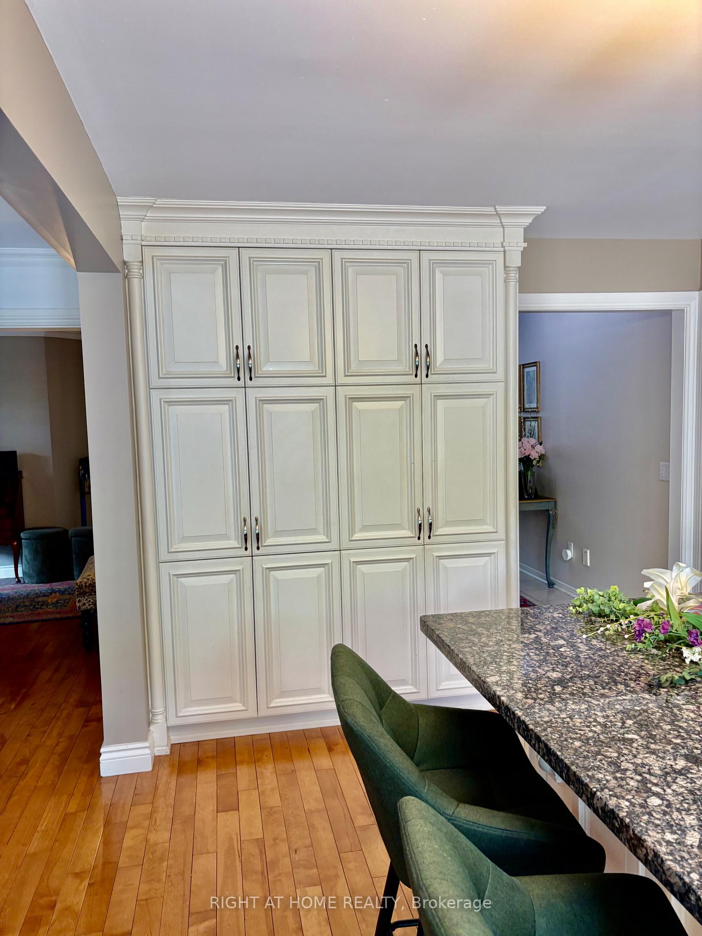 Photo 14 of 23 Lismer Court, Markham, Unionville — HOMEH