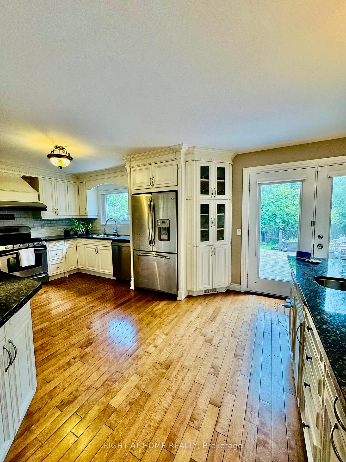 Photo 20 of 23 Lismer Court, Markham, Unionville — HOMEH
