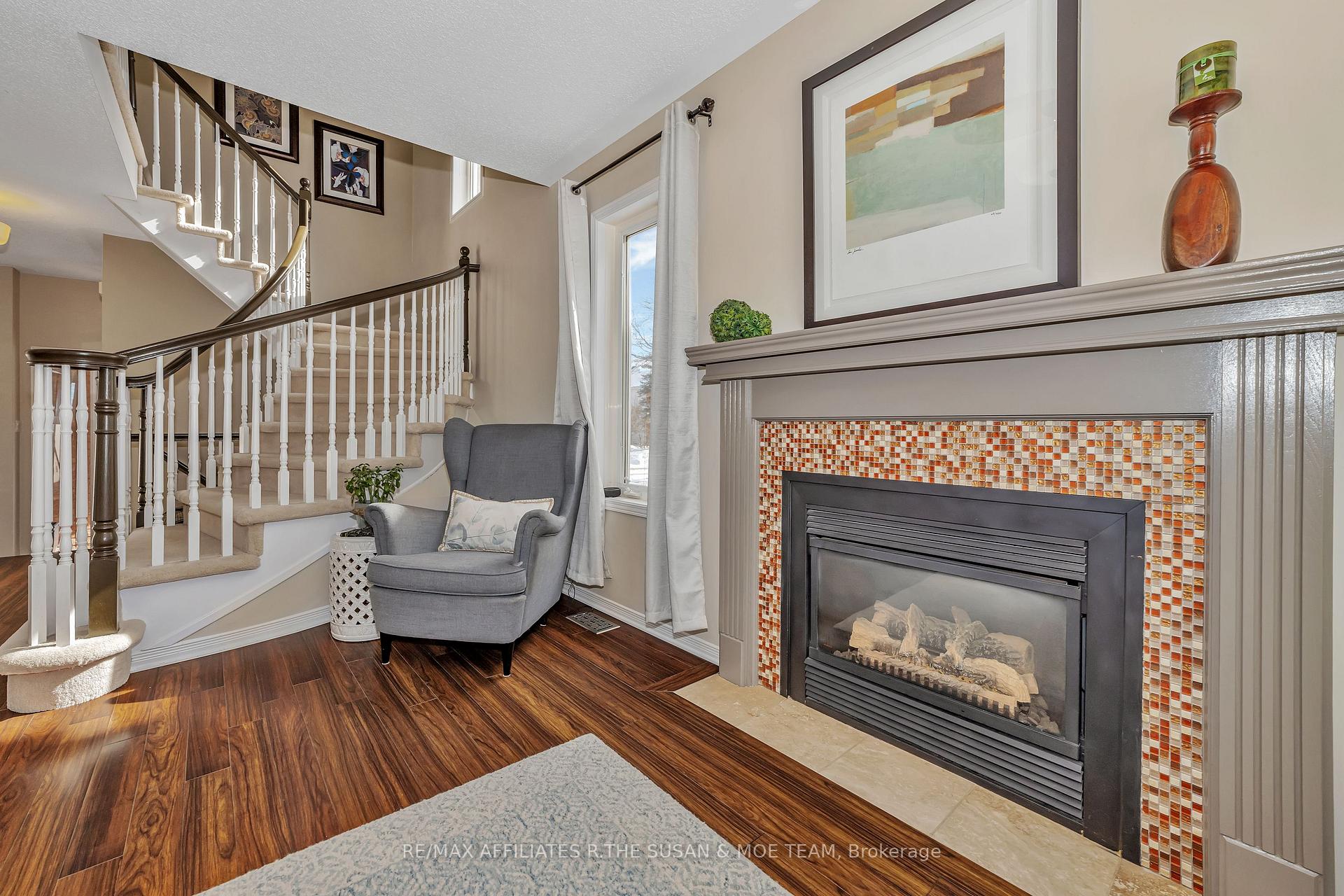 Photo 7 of 28 Hemlo Crescent, Ottawa, Kanata - Kanata Lakes/Heritage Hills — HOMEH