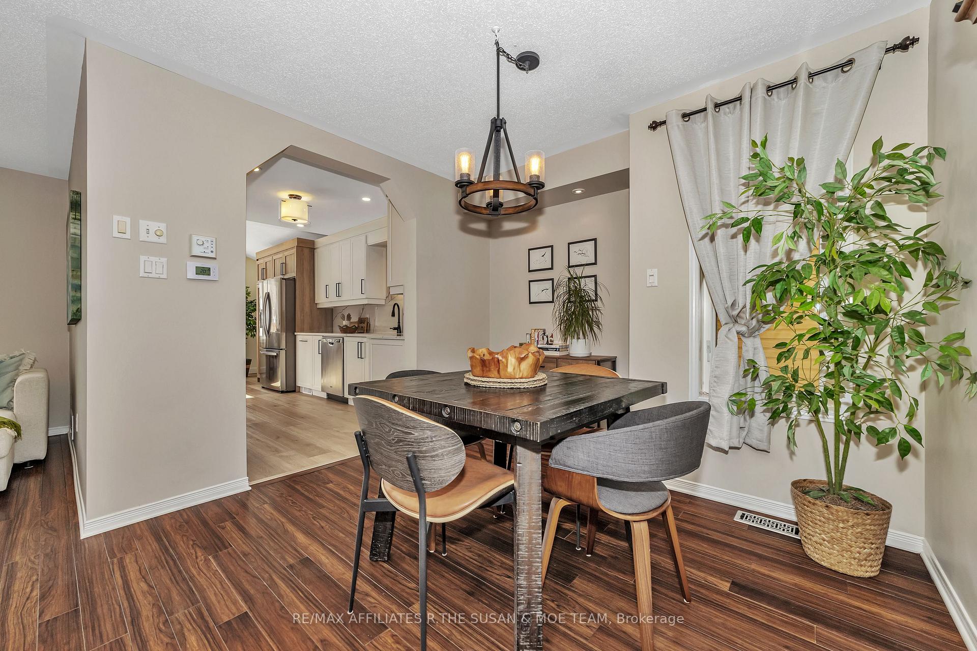 Photo 8 of 28 Hemlo Crescent, Ottawa, Kanata - Kanata Lakes/Heritage Hills — HOMEH