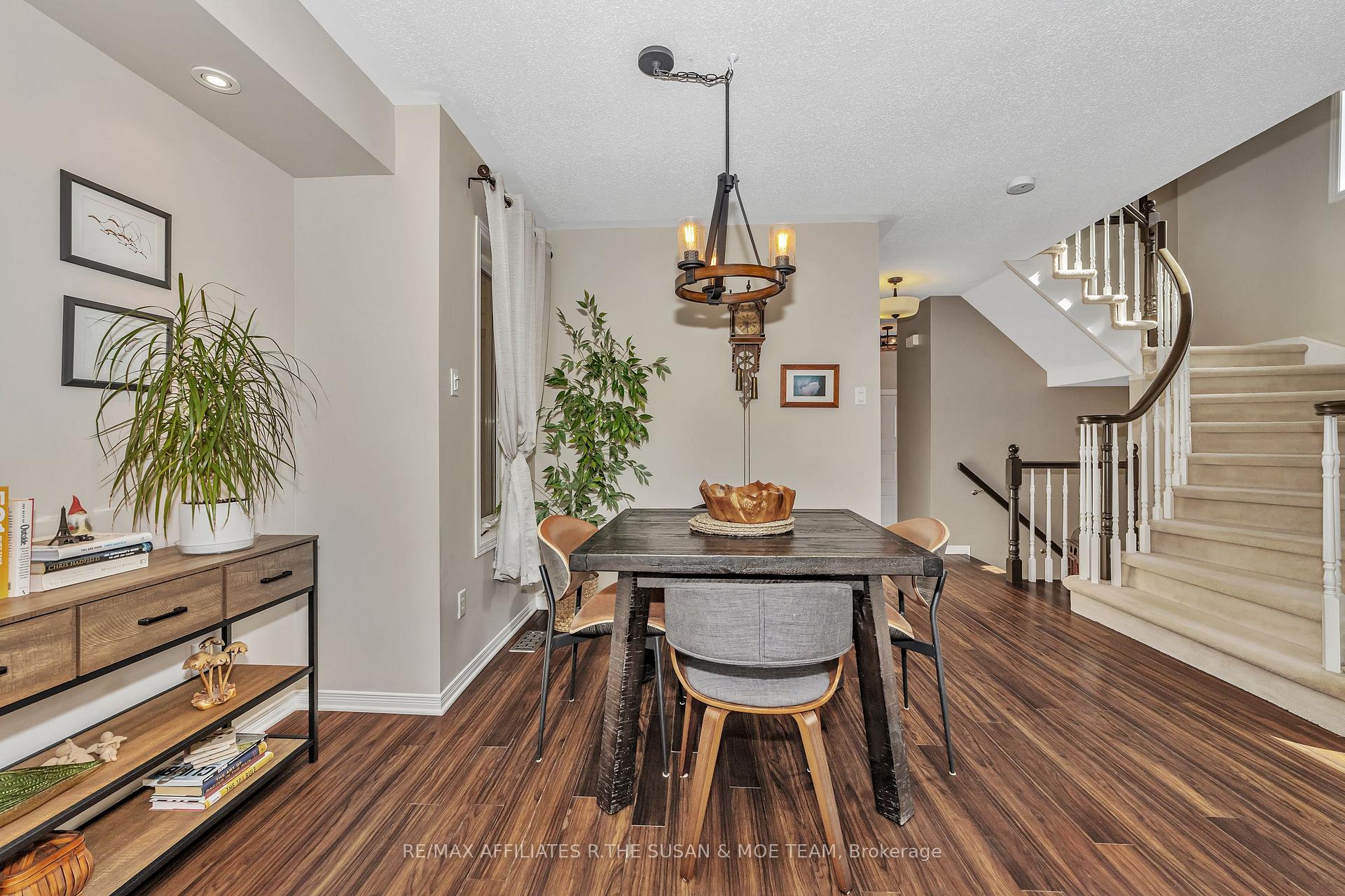 Photo 9 of 28 Hemlo Crescent, Ottawa, Kanata - Kanata Lakes/Heritage Hills — HOMEH