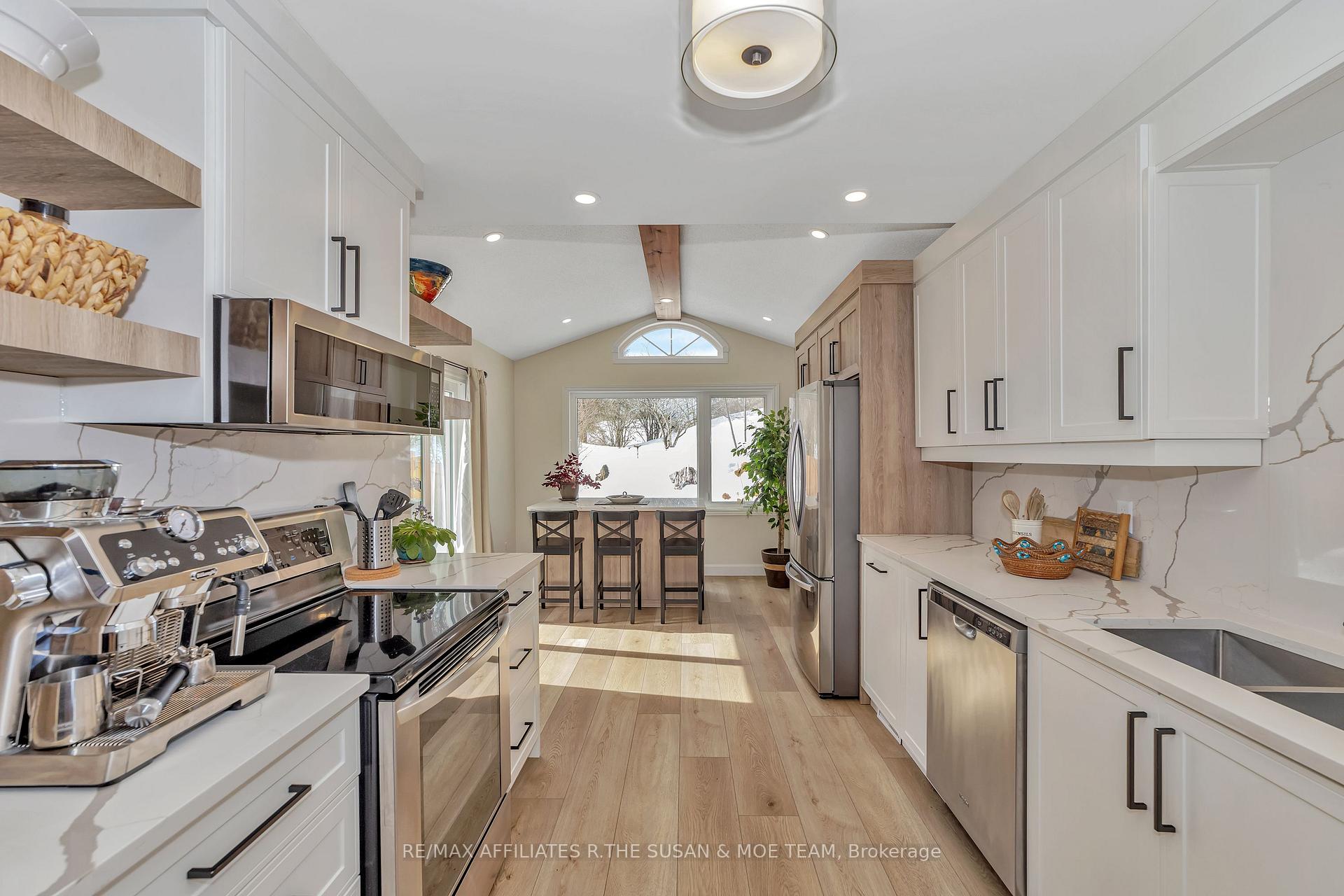 Photo 10 of 28 Hemlo Crescent, Ottawa, Kanata - Kanata Lakes/Heritage Hills — HOMEH