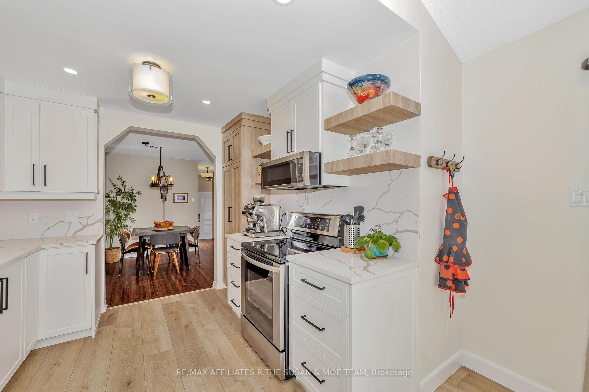 Photo 12 of 28 Hemlo Crescent, Ottawa, Kanata - Kanata Lakes/Heritage Hills — HOMEH