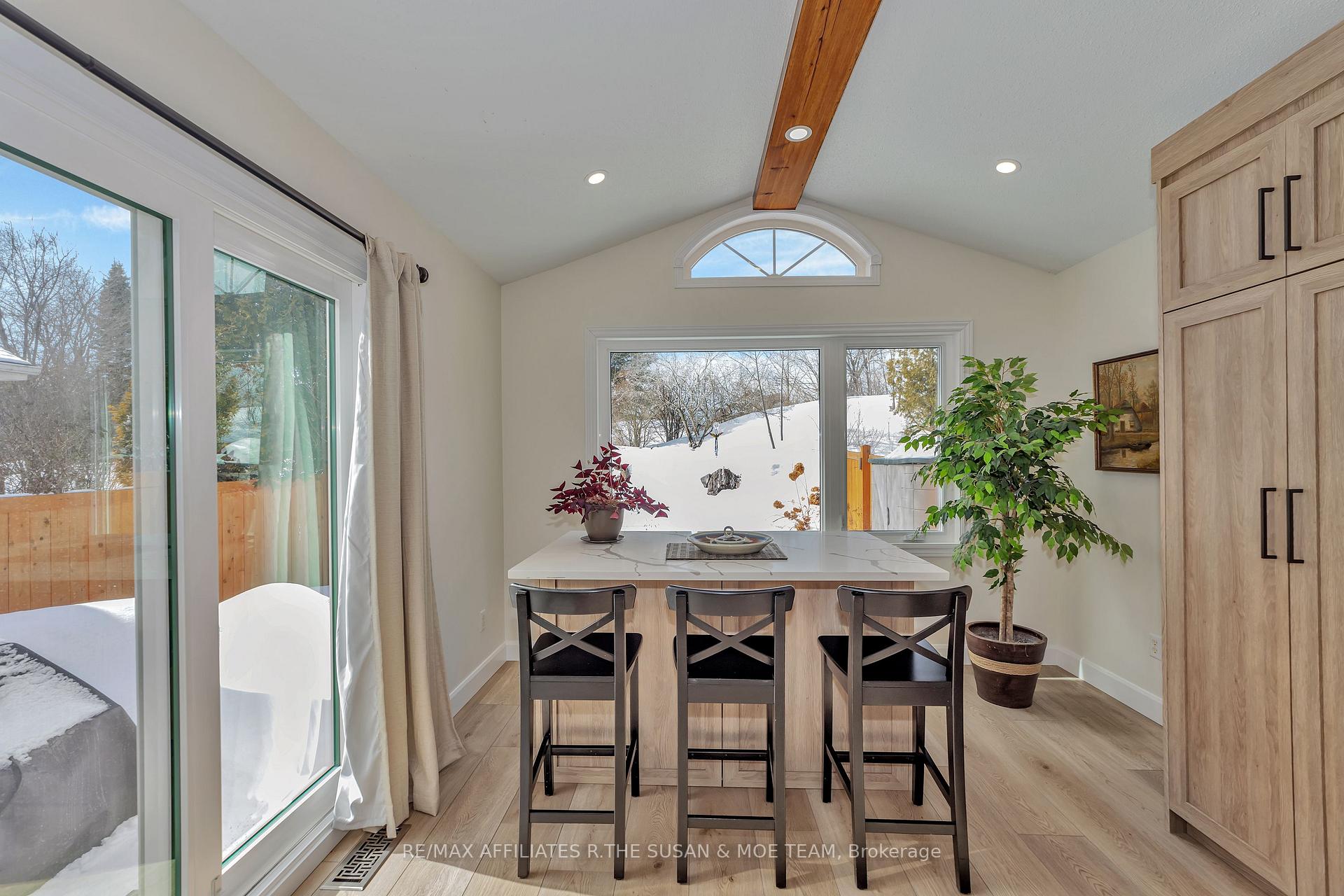 Photo 13 of 28 Hemlo Crescent, Ottawa, Kanata - Kanata Lakes/Heritage Hills — HOMEH