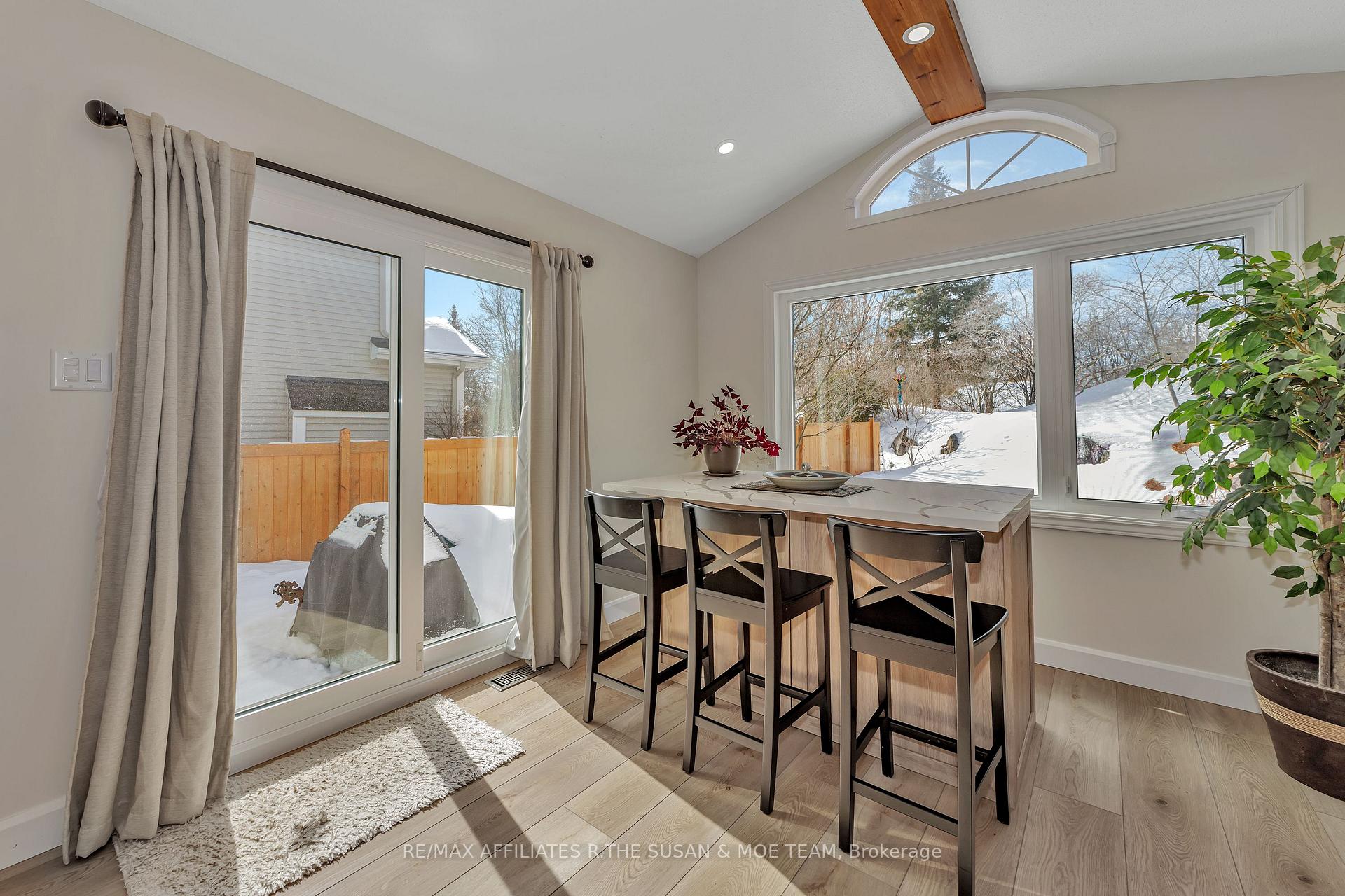 Photo 14 of 28 Hemlo Crescent, Ottawa, Kanata - Kanata Lakes/Heritage Hills — HOMEH