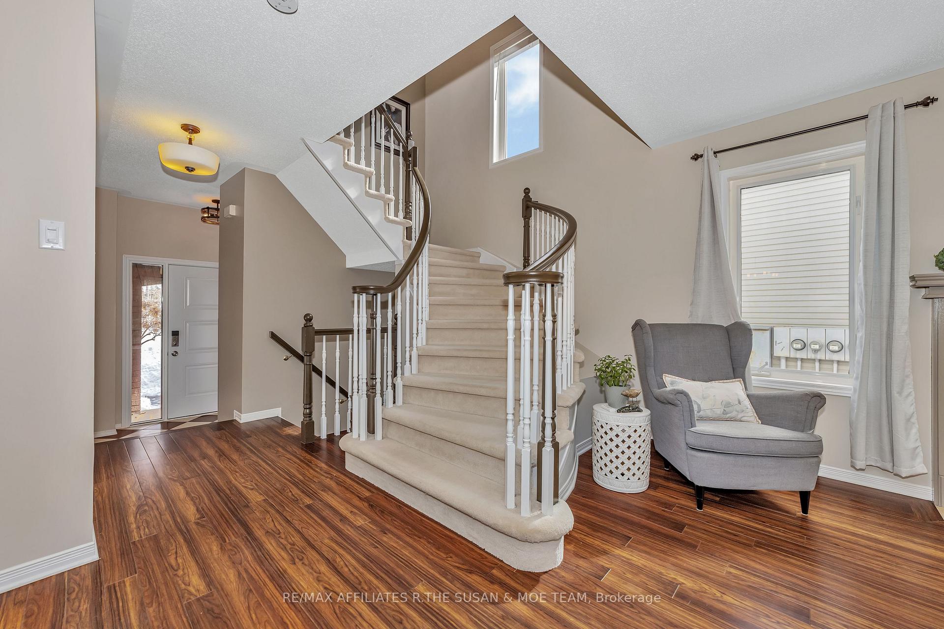 Photo 16 of 28 Hemlo Crescent, Ottawa, Kanata - Kanata Lakes/Heritage Hills — HOMEH