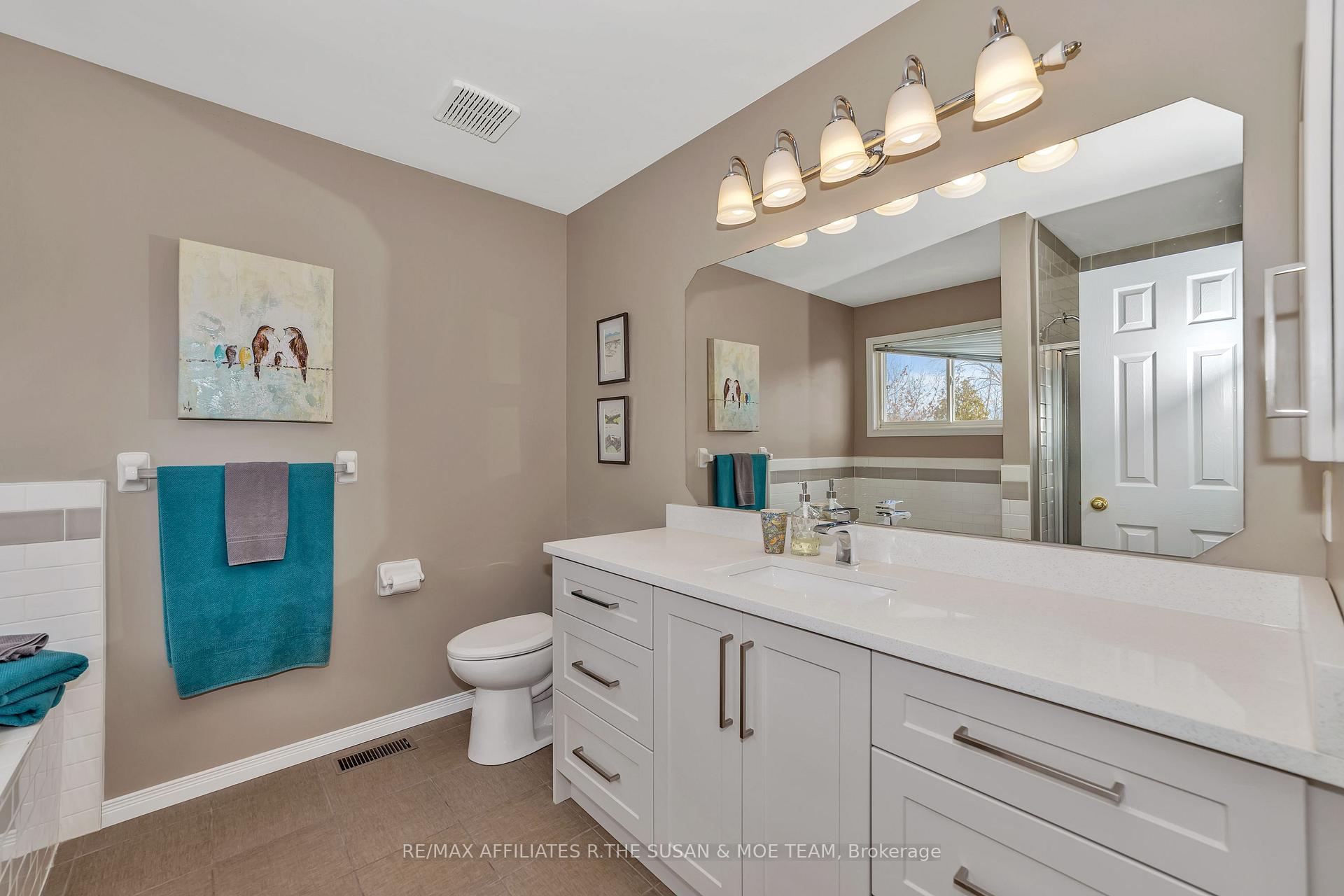 Photo 19 of 28 Hemlo Crescent, Ottawa, Kanata - Kanata Lakes/Heritage Hills — HOMEH