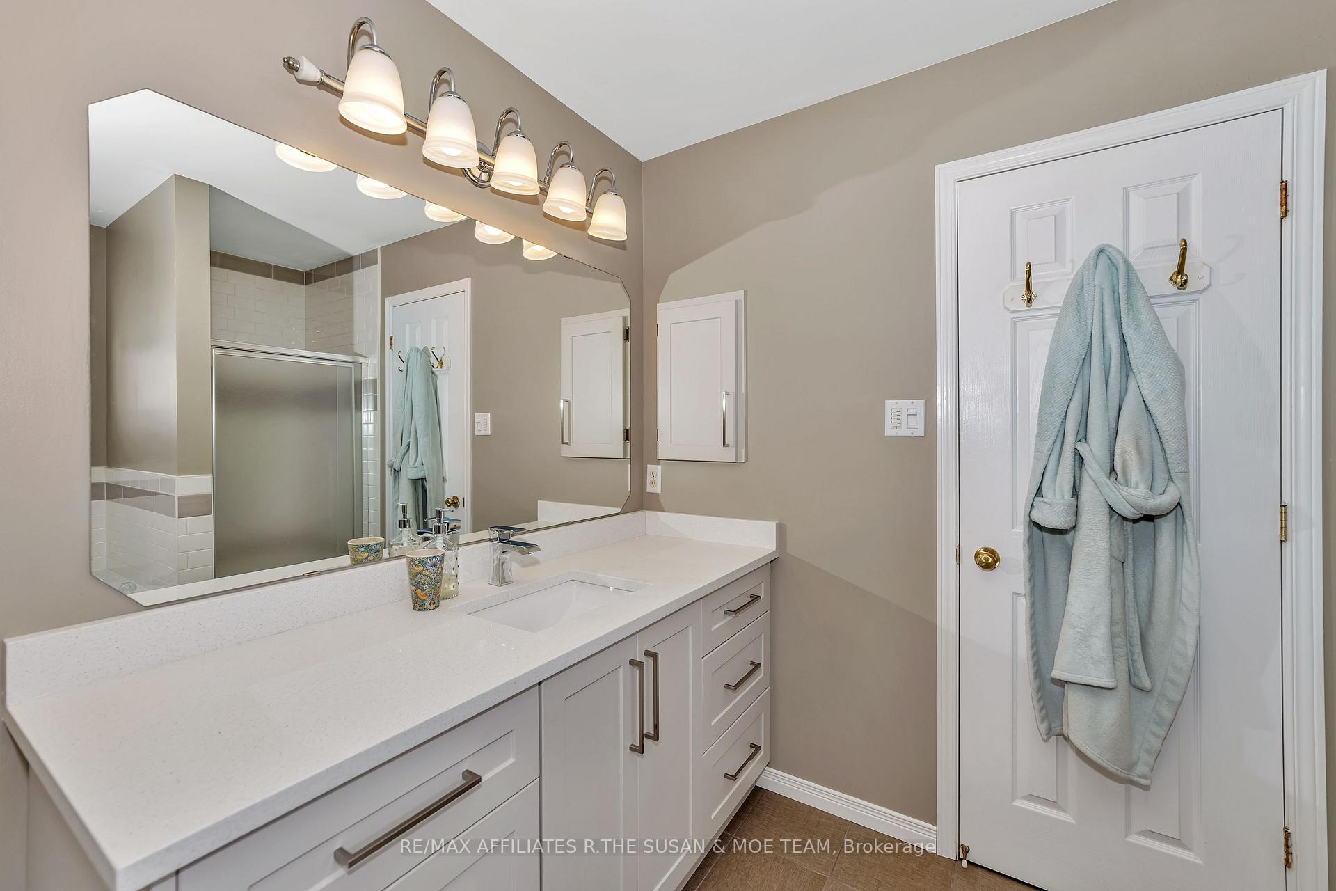 Photo 20 of 28 Hemlo Crescent, Ottawa, Kanata - Kanata Lakes/Heritage Hills — HOMEH