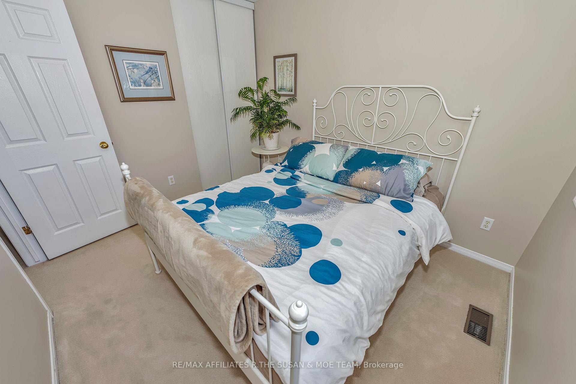 Photo 25 of 28 Hemlo Crescent, Ottawa, Kanata - Kanata Lakes/Heritage Hills — HOMEH