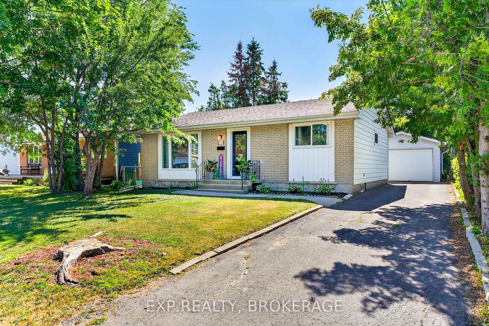 Front of 1284 Waverley Crescent