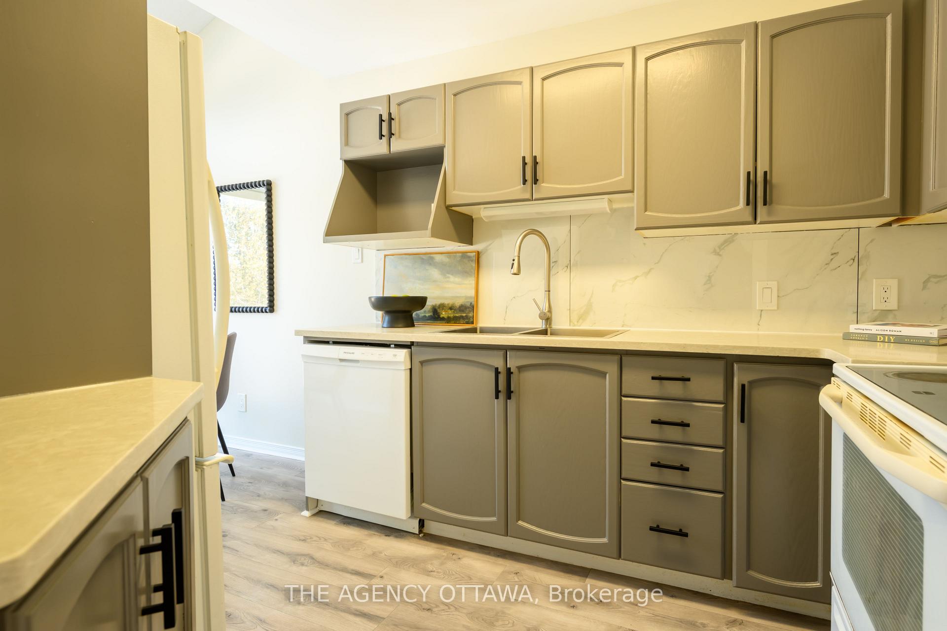 Photo 5 of 53 Springcreek Crescent, Ottawa, Kanata - Bridlewood — HOMEH