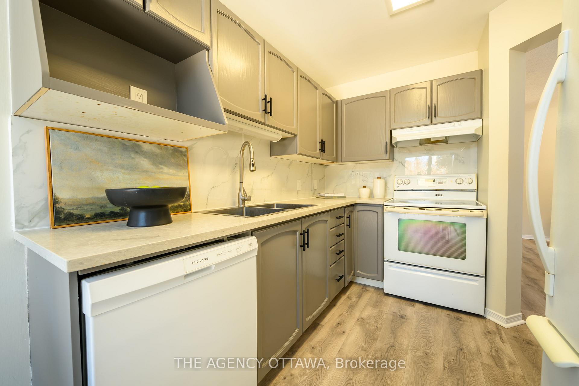 Photo 6 of 53 Springcreek Crescent, Ottawa, Kanata - Bridlewood — HOMEH