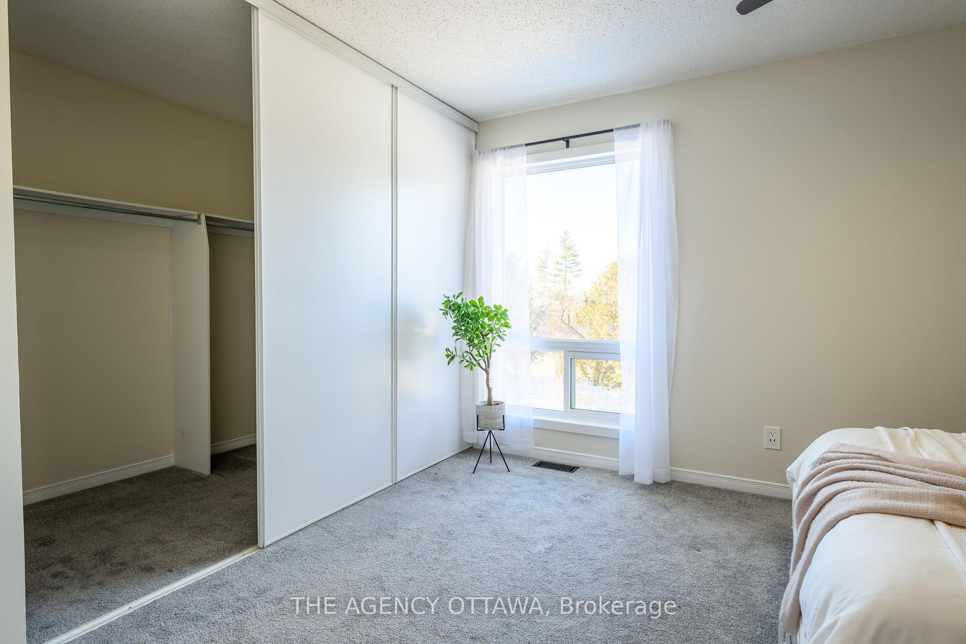 Photo 10 of 53 Springcreek Crescent, Ottawa, Kanata - Bridlewood — HOMEH