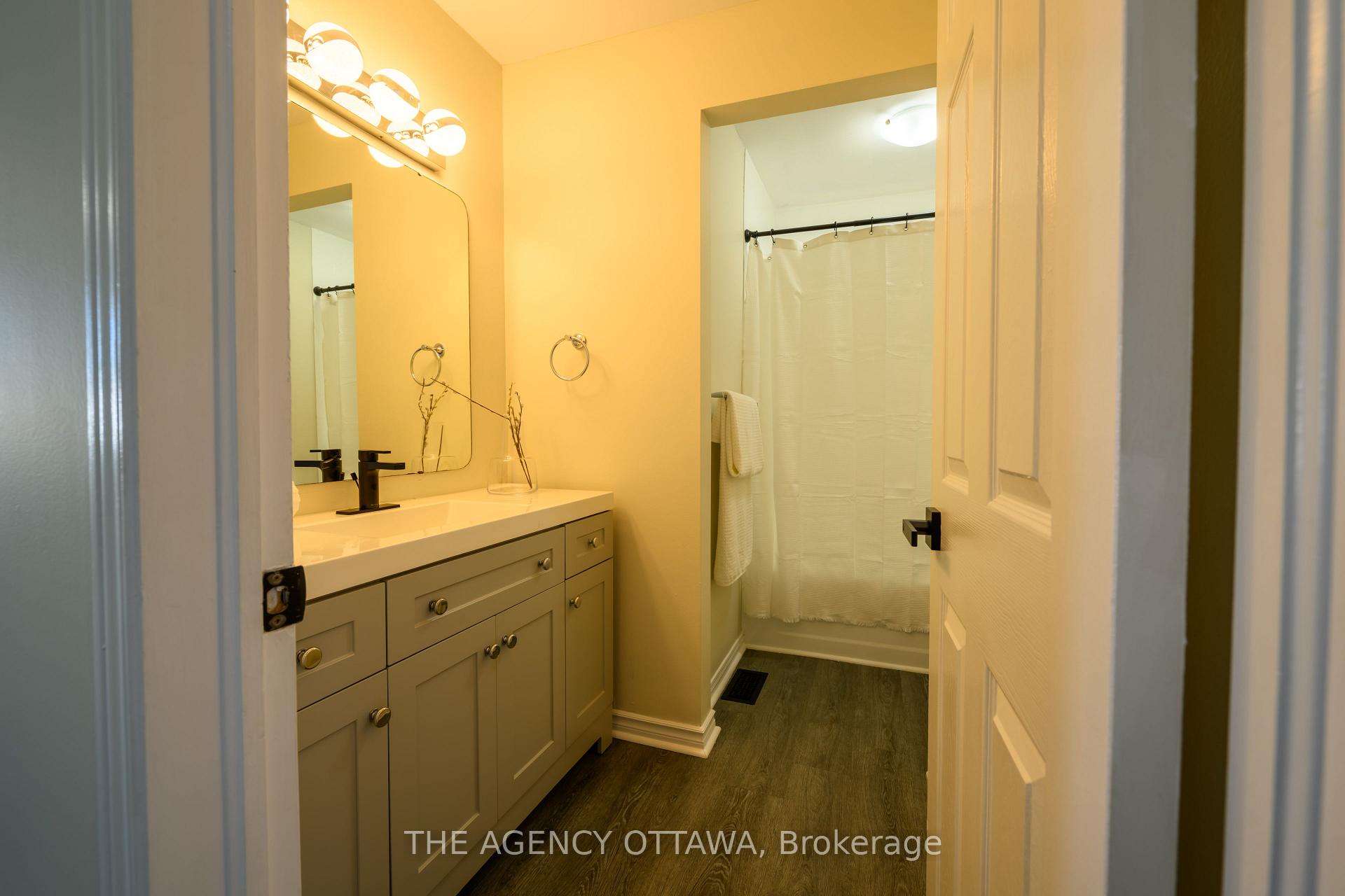 Photo 11 of 53 Springcreek Crescent, Ottawa, Kanata - Bridlewood — HOMEH