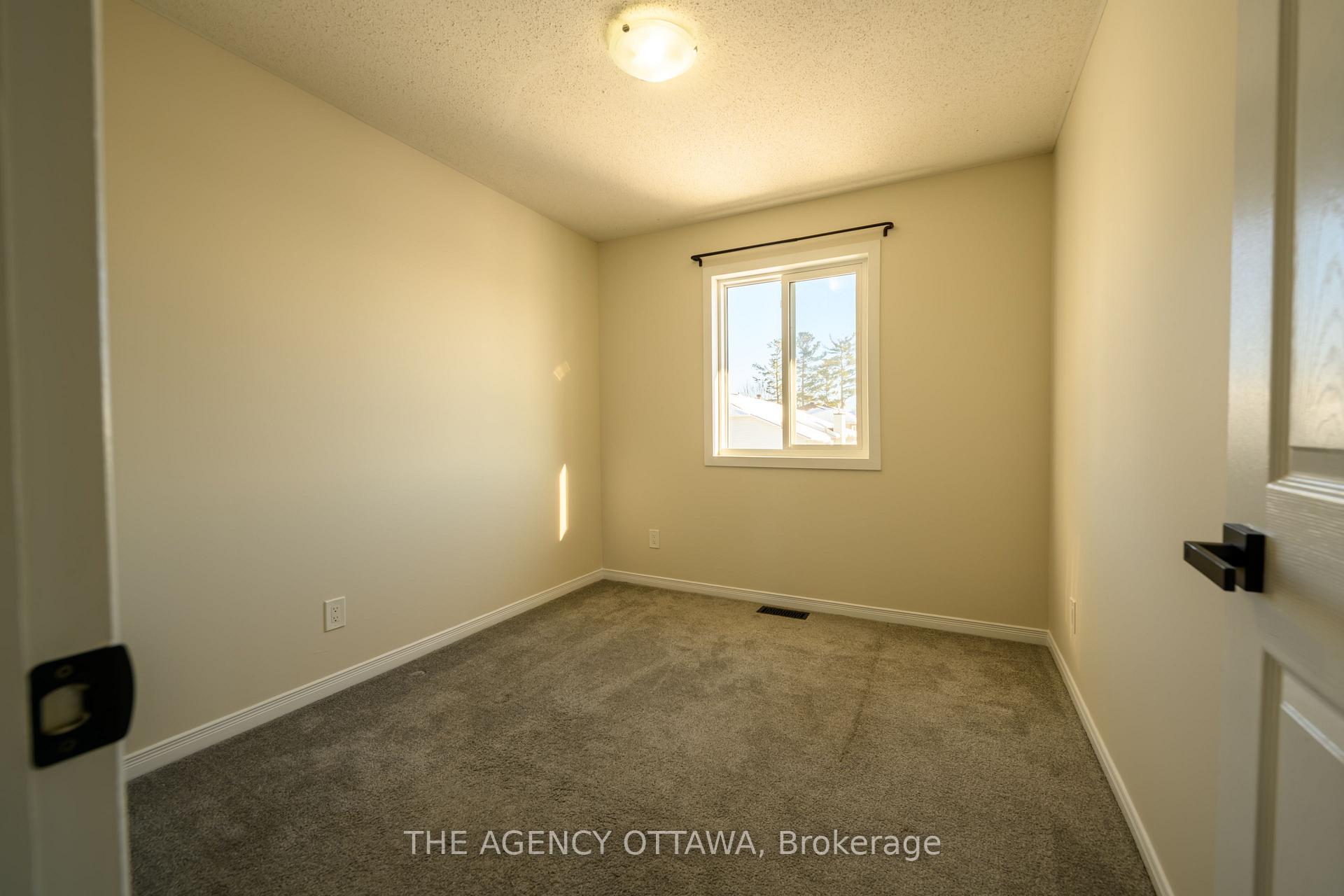Photo 13 of 53 Springcreek Crescent, Ottawa, Kanata - Bridlewood — HOMEH