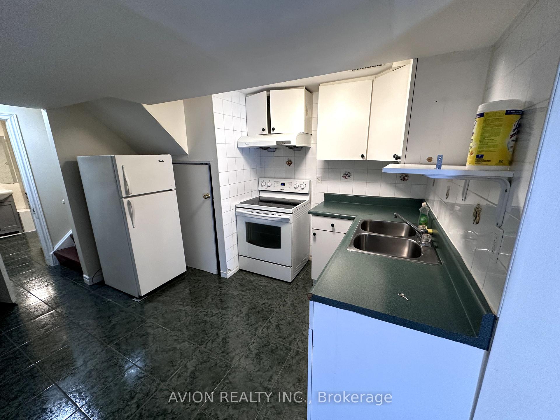 Photo 3 of BSMT-66 Sophia Road, Markham, Middlefield — HOMEH