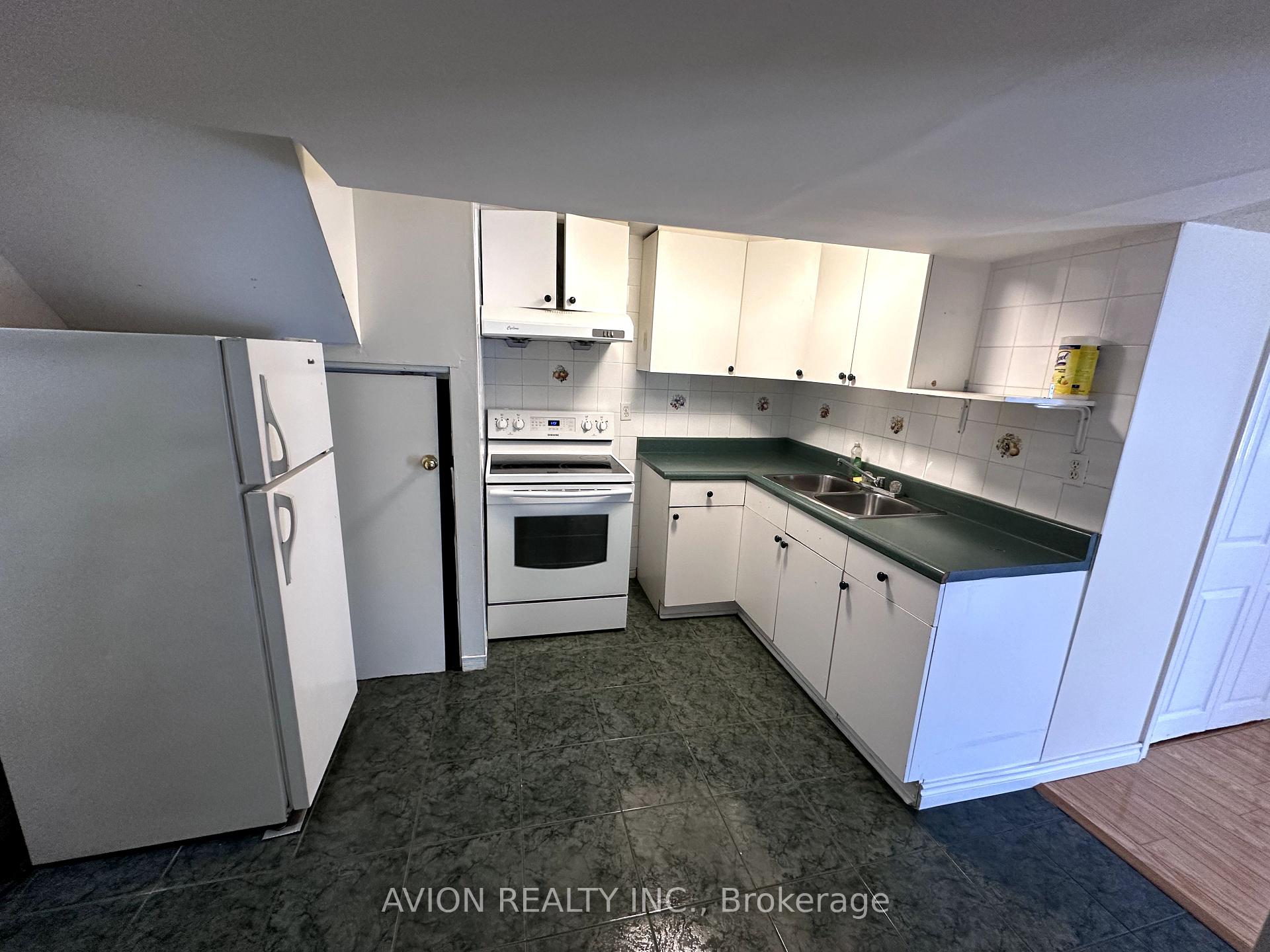 Photo 4 of BSMT-66 Sophia Road, Markham, Middlefield — HOMEH