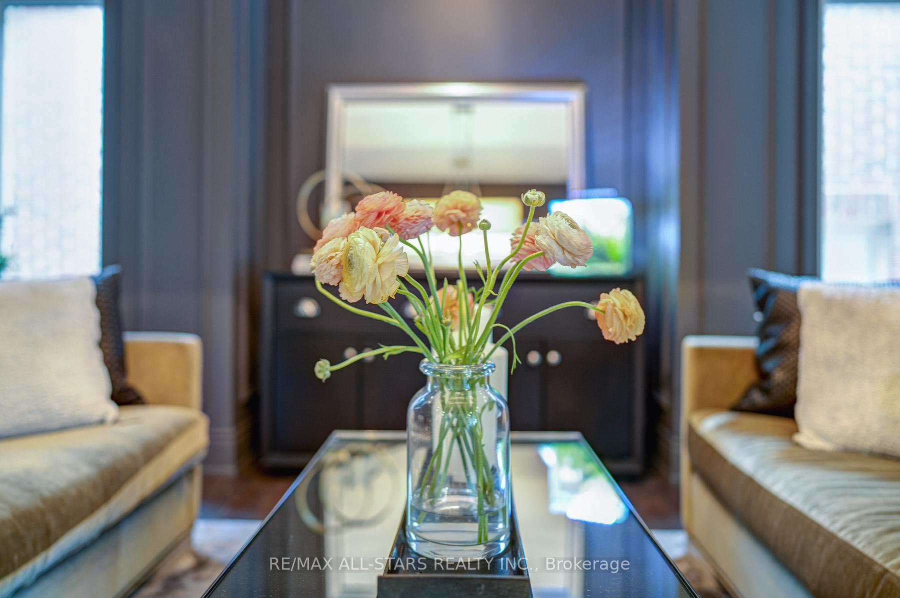 Photo 8 of 66 Royal West Road, Markham, Angus Glen — HOMEH