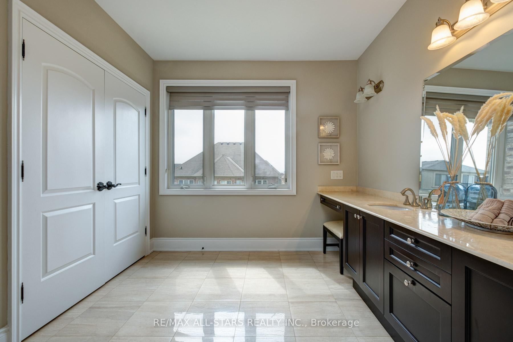 Photo 25 of 66 Royal West Road, Markham, Angus Glen — HOMEH