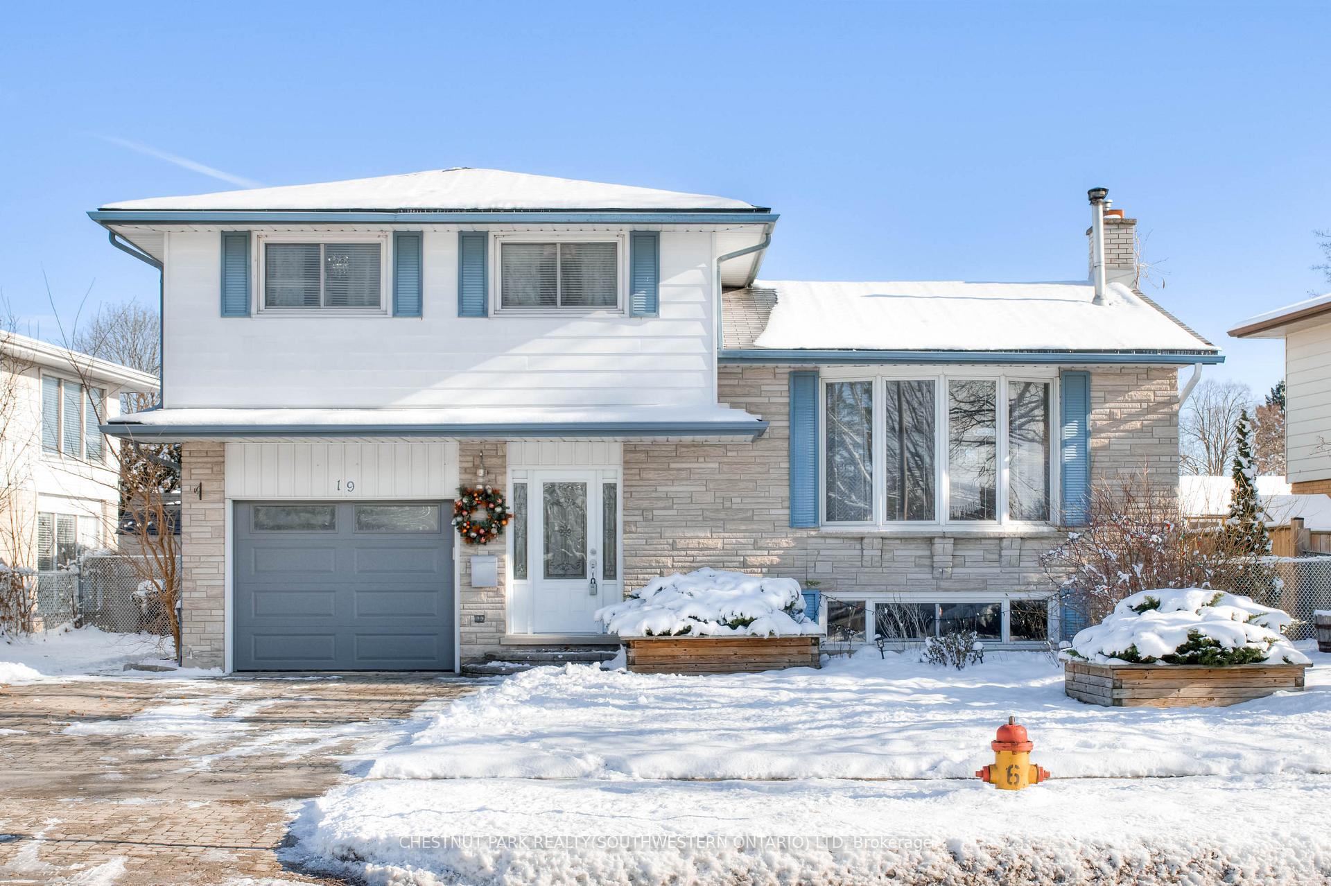 Photo 2 of 19 Halifax Drive, Kitchener — HOMEH