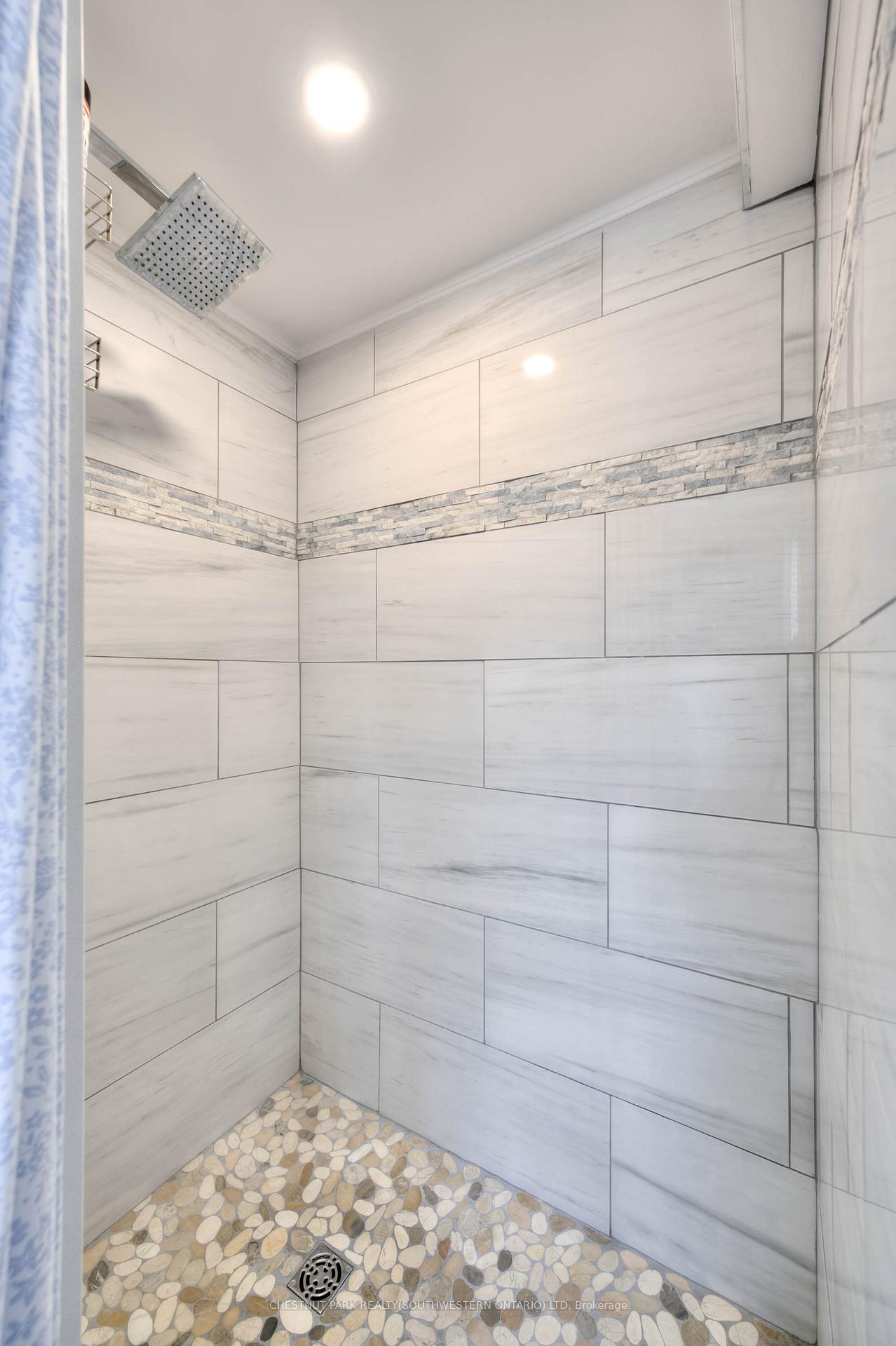 Photo 10 of 19 Halifax Drive, Kitchener — HOMEH