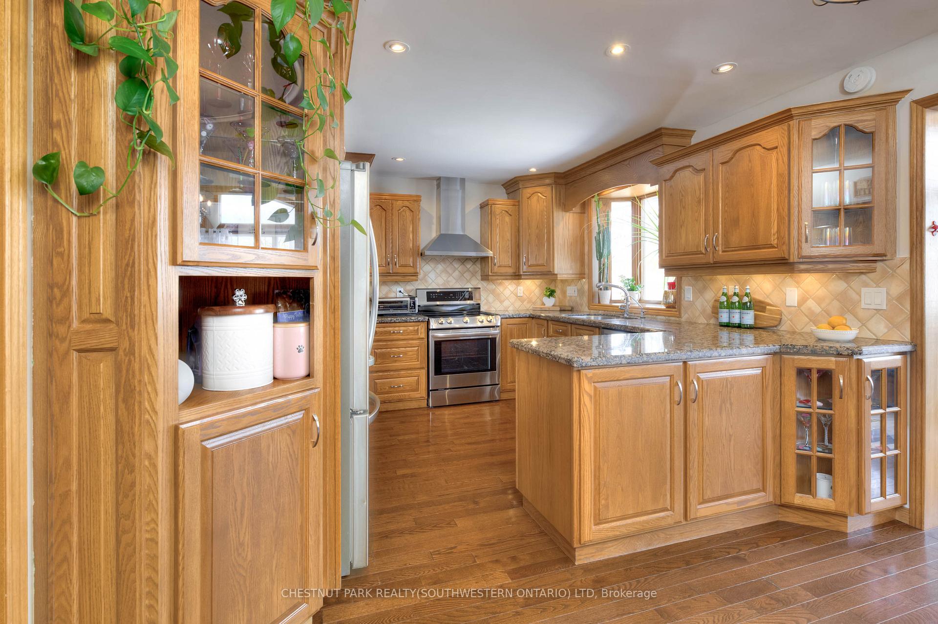 Photo 16 of 19 Halifax Drive, Kitchener — HOMEH
