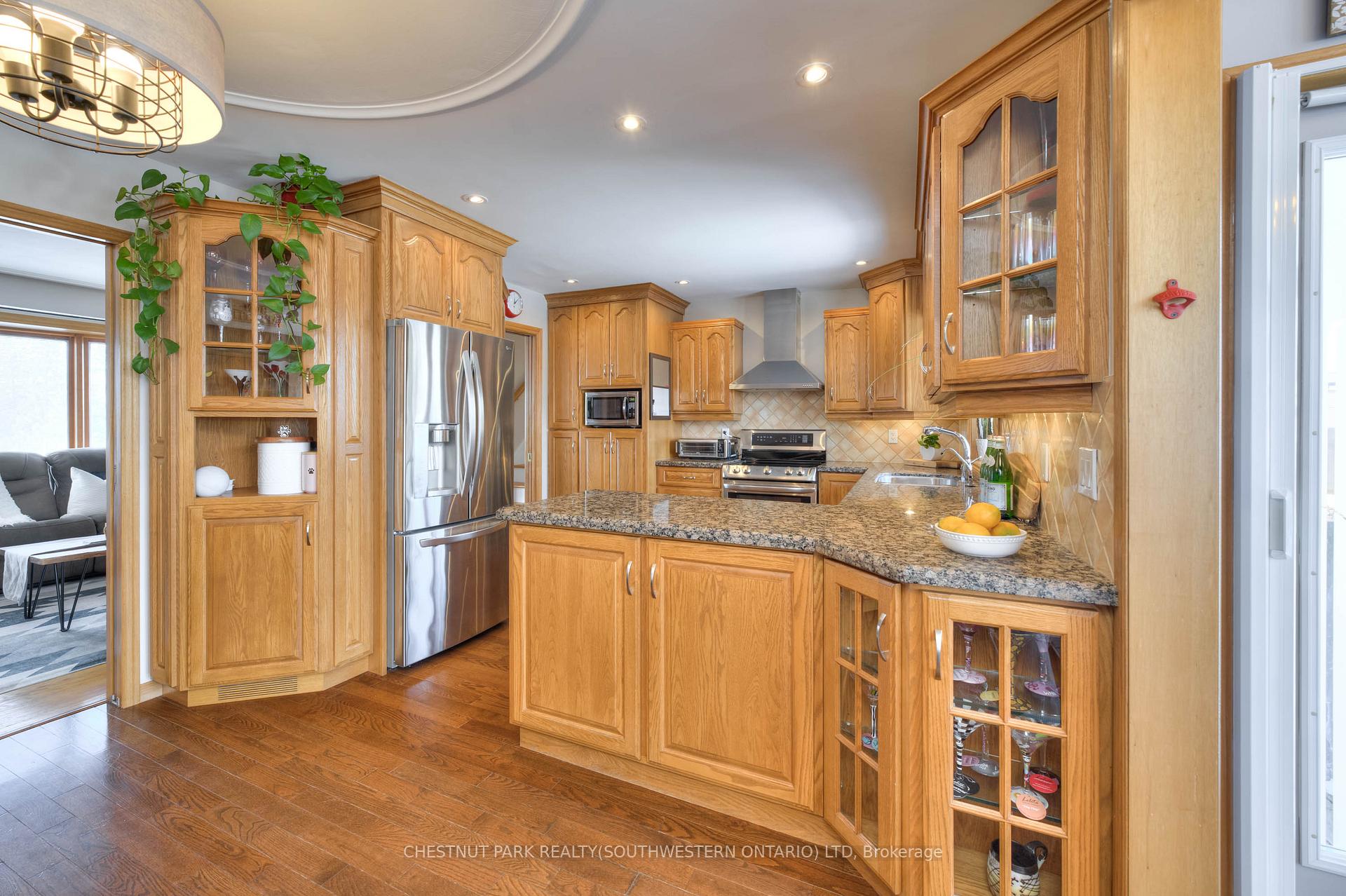 Photo 17 of 19 Halifax Drive, Kitchener — HOMEH