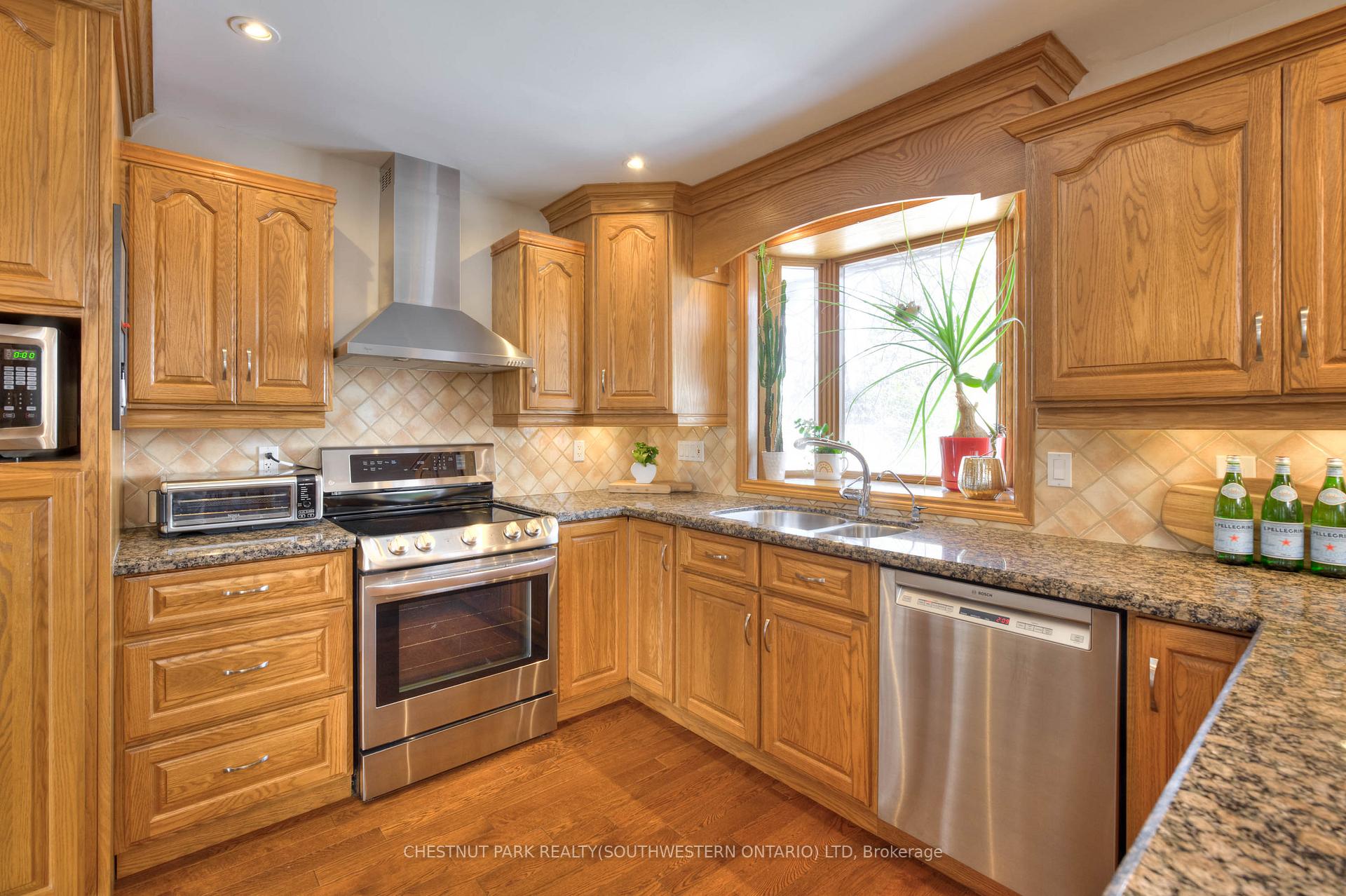 Photo 19 of 19 Halifax Drive, Kitchener — HOMEH