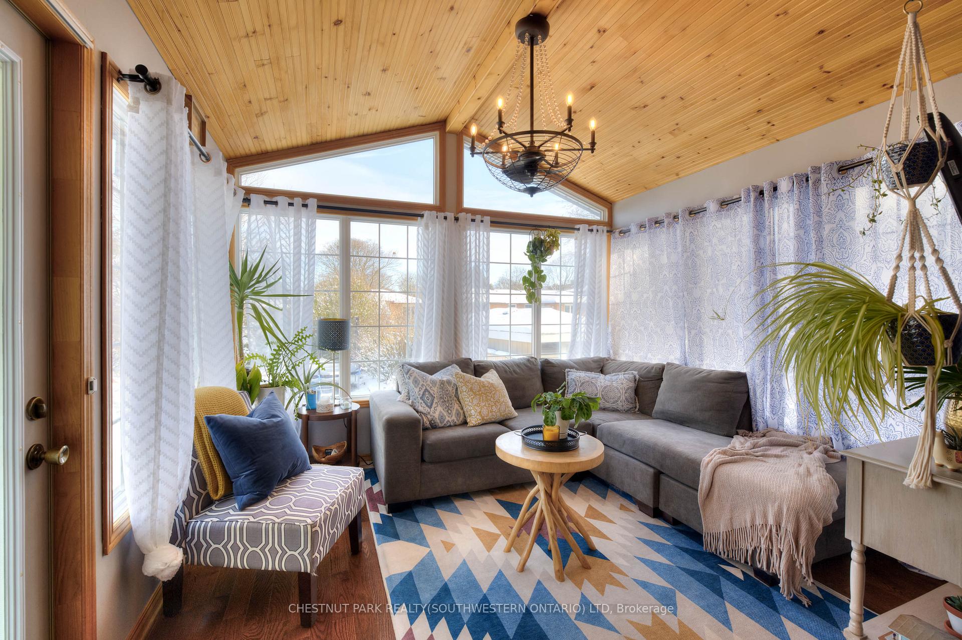 Photo 21 of 19 Halifax Drive, Kitchener — HOMEH