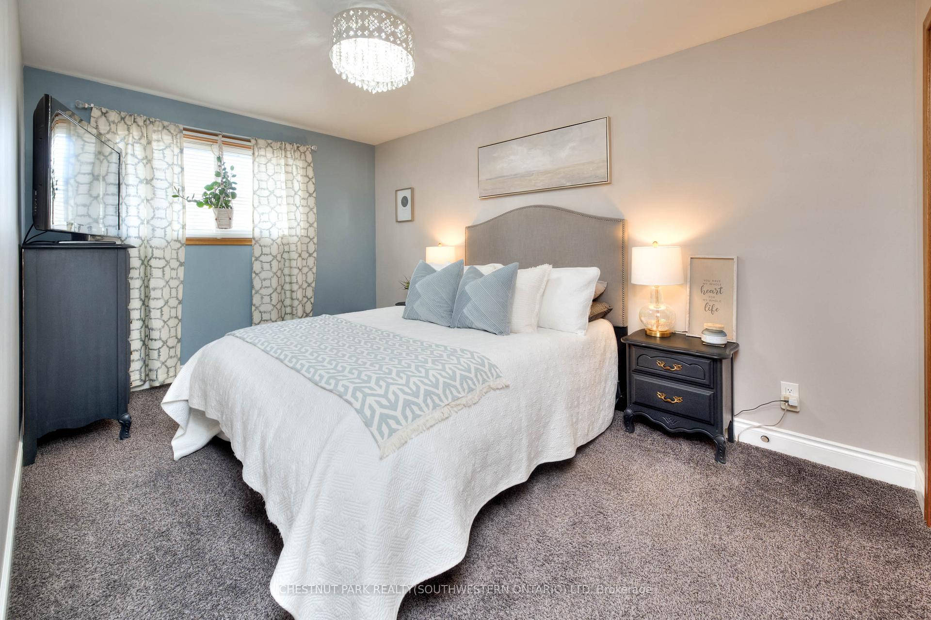 Photo 25 of 19 Halifax Drive, Kitchener — HOMEH