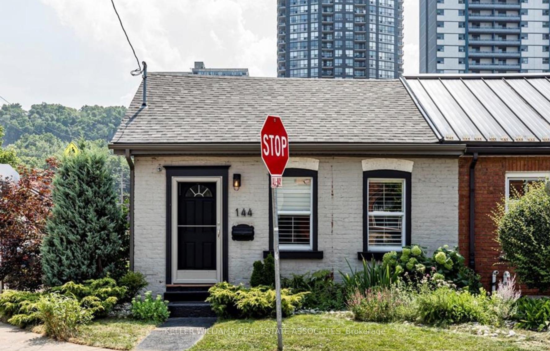Photo 4 of 144 Young Street, Hamilton, Corktown — HOMEH