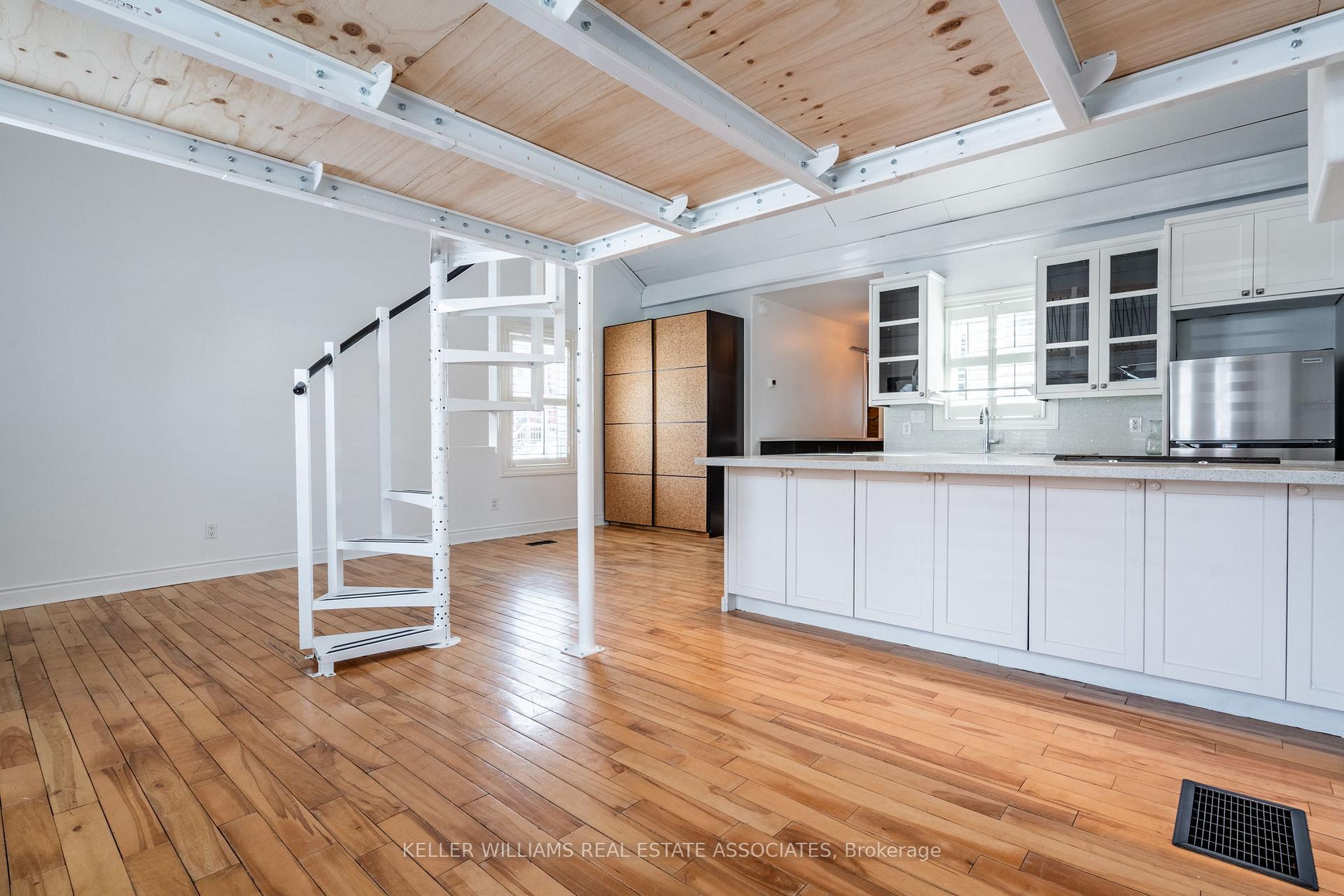 Photo 10 of 144 Young Street, Hamilton, Corktown — HOMEH
