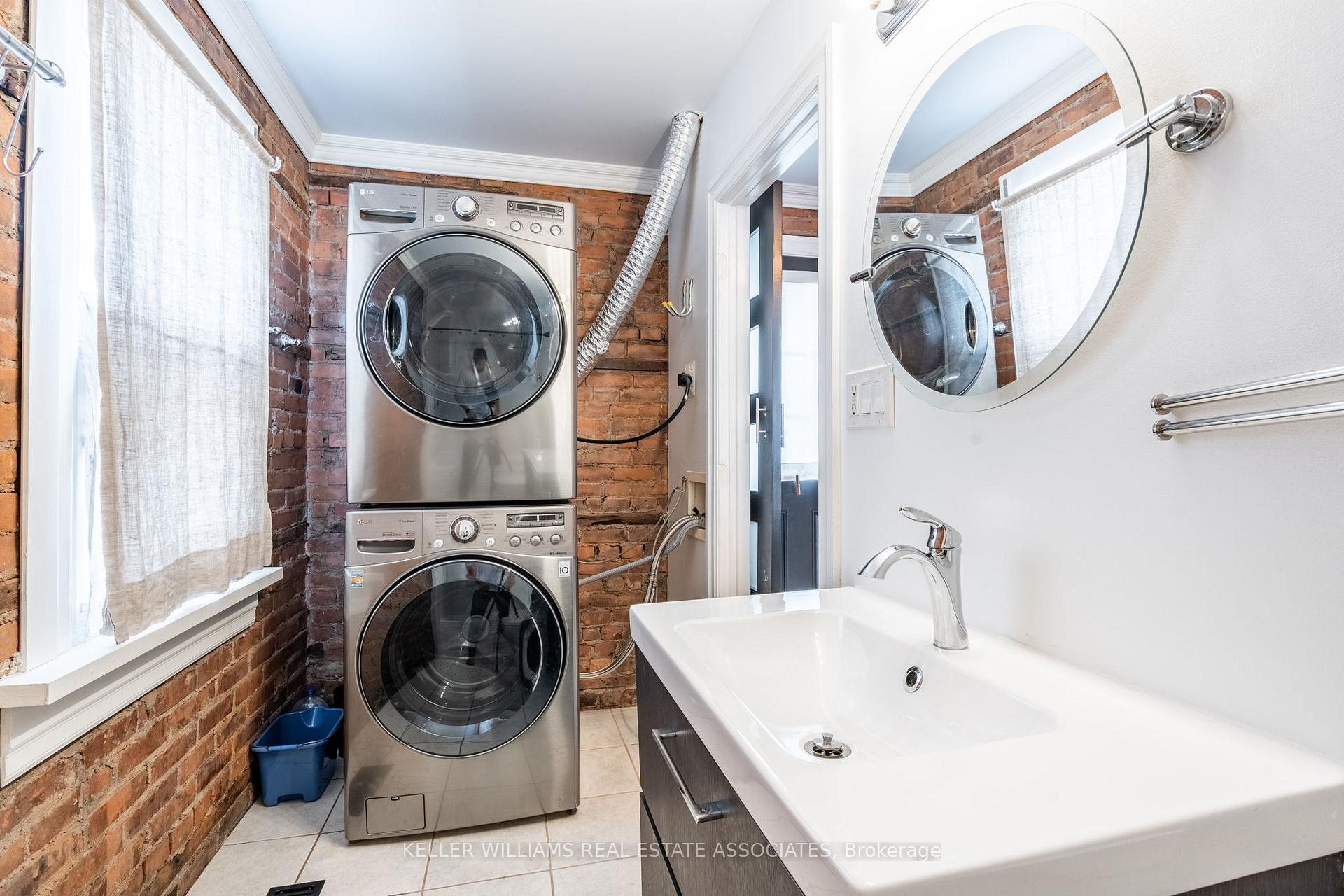 Photo 33 of 144 Young Street, Hamilton, Corktown — HOMEH