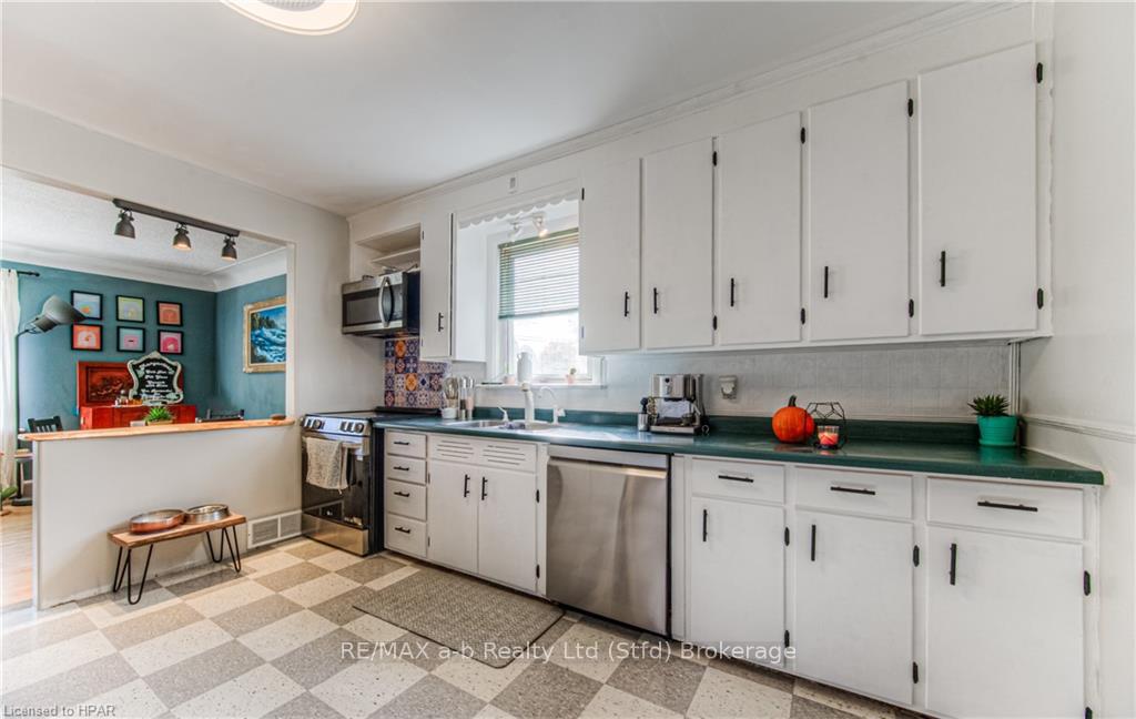 Photo 11 of 284 Krug Street, Kitchener — HOMEH