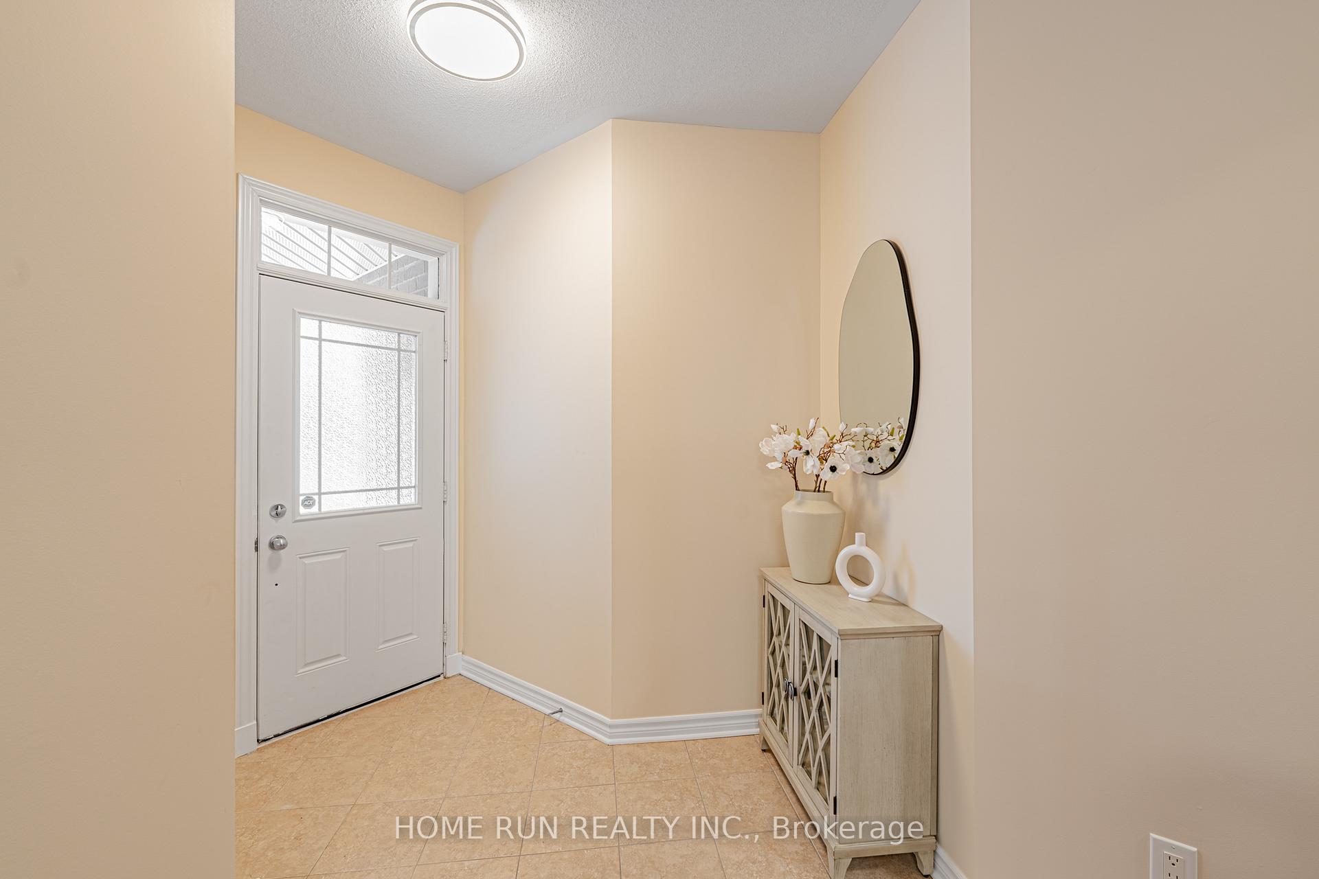 Photo 4 of 302 Laughlin Circle, Ottawa, Kanata - Kanata Lakes/Heritage Hills — HOMEH