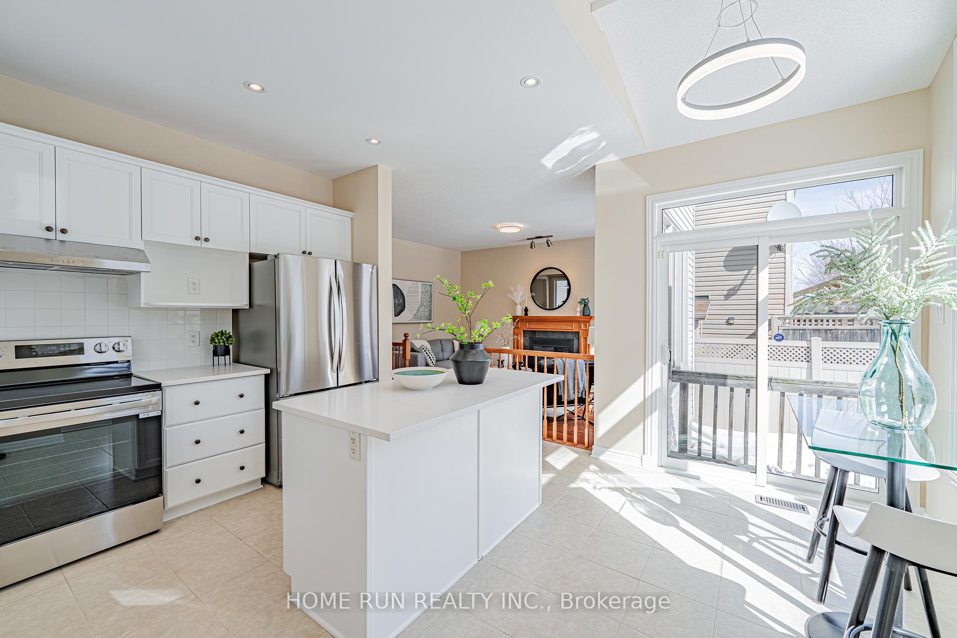 Photo 19 of 302 Laughlin Circle, Ottawa, Kanata - Kanata Lakes/Heritage Hills — HOMEH