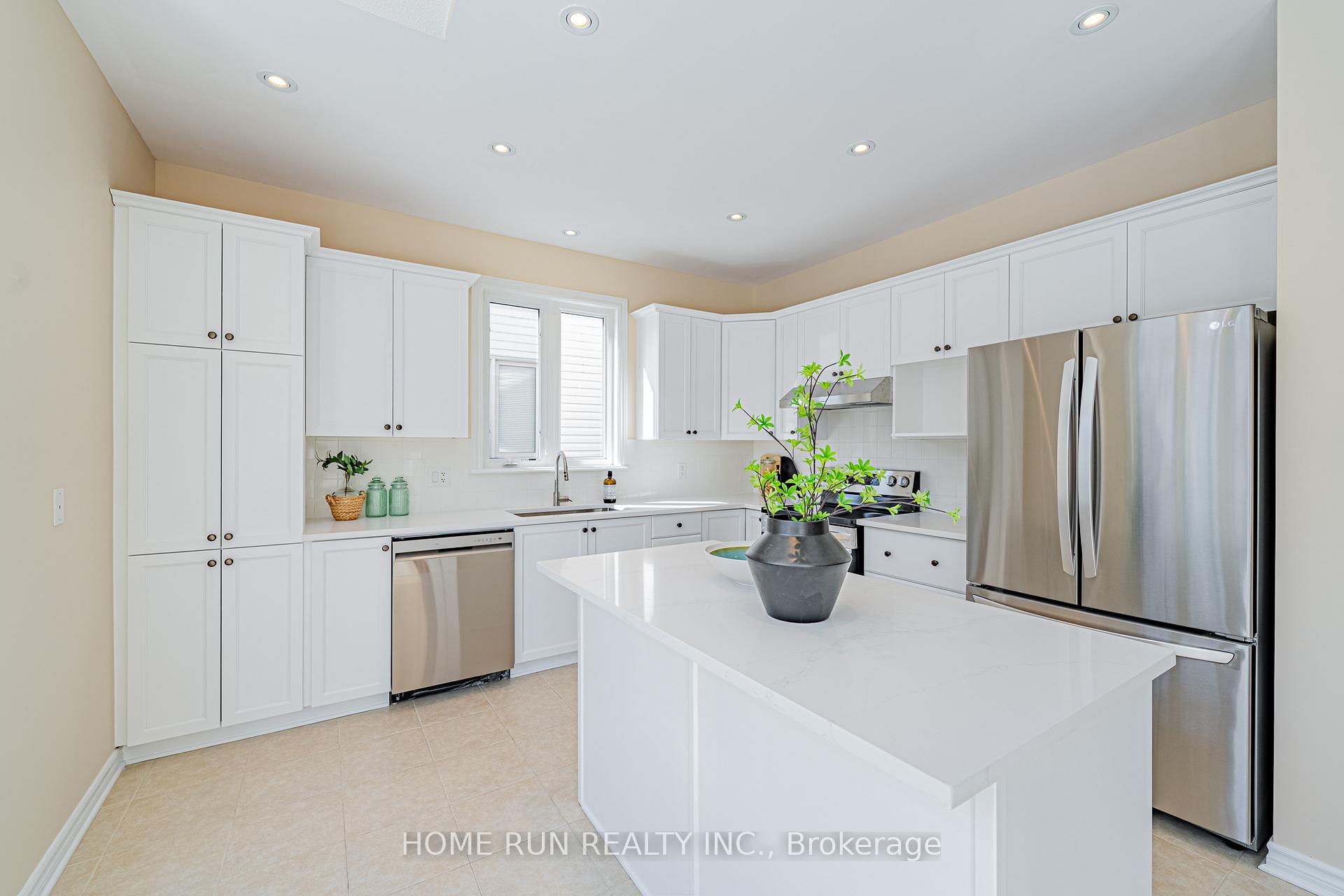 Photo 21 of 302 Laughlin Circle, Ottawa, Kanata - Kanata Lakes/Heritage Hills — HOMEH