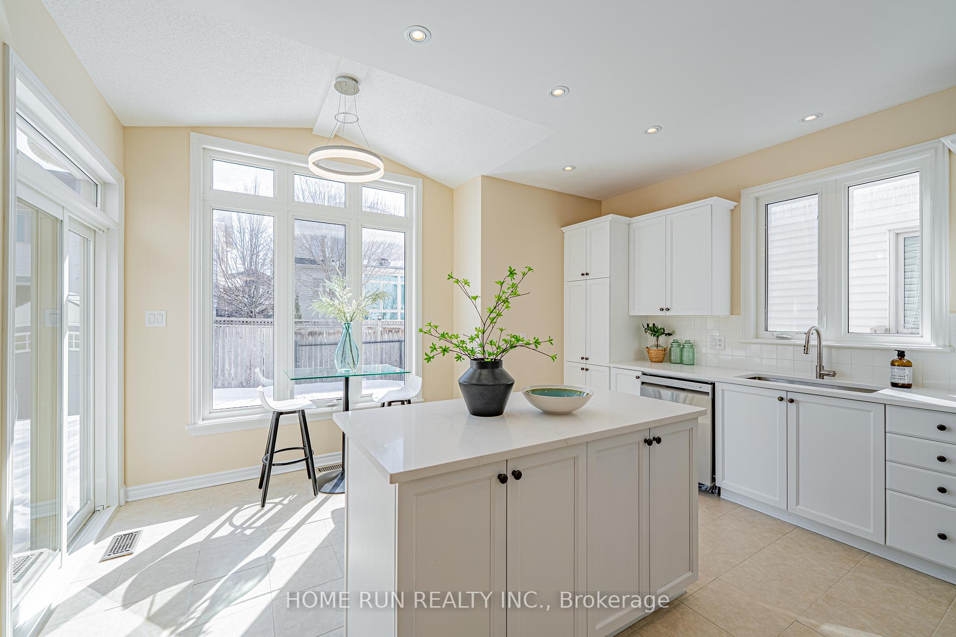 Photo 23 of 302 Laughlin Circle, Ottawa, Kanata - Kanata Lakes/Heritage Hills — HOMEH