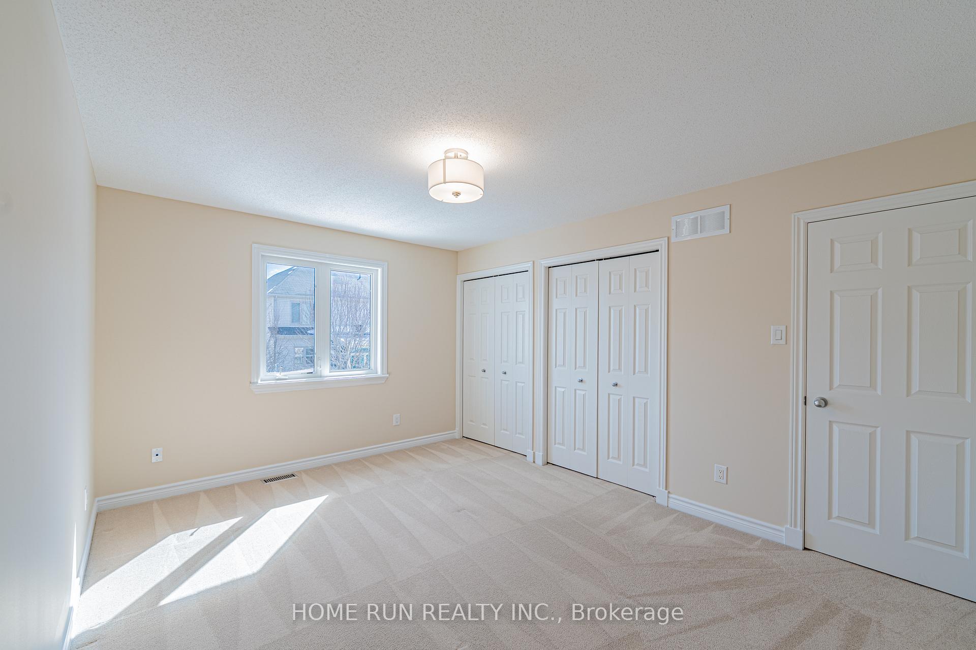 Photo 32 of 302 Laughlin Circle, Ottawa, Kanata - Kanata Lakes/Heritage Hills — HOMEH