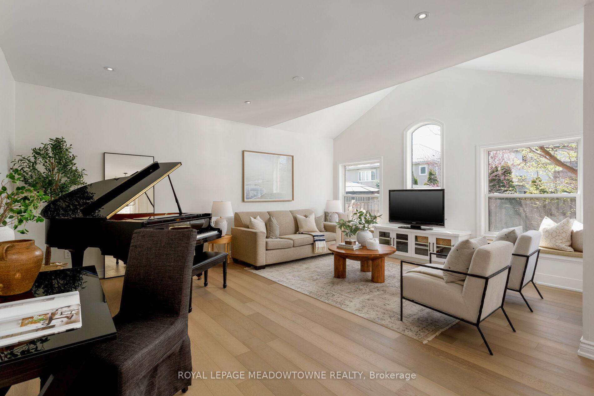 Photo 3 of 1083 Easterbrook Crescent, Milton, Coates — HOMEH