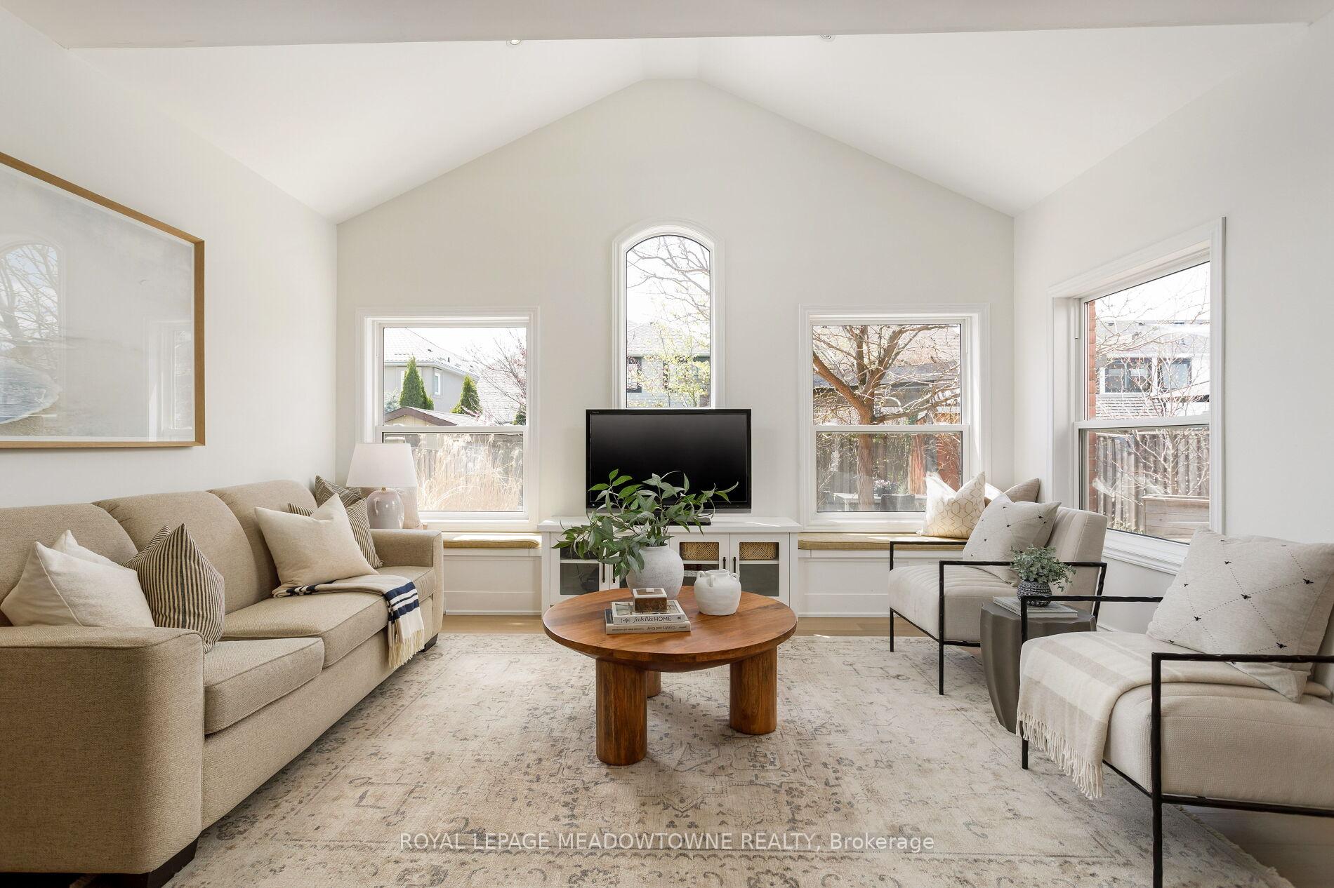 Photo 4 of 1083 Easterbrook Crescent, Milton, Coates — HOMEH