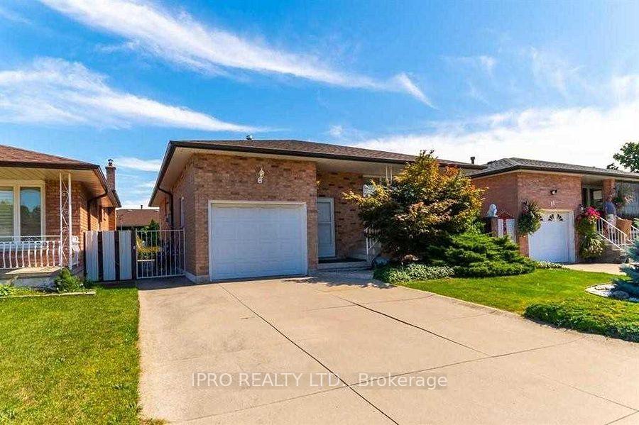 Photo 2 of Unit -Upper, 7 Capri Crescent, Hamilton, Stoney Creek — HOMEH