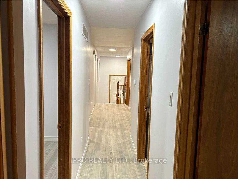 Photo 6 of Unit -Upper, 7 Capri Crescent, Hamilton, Stoney Creek — HOMEH