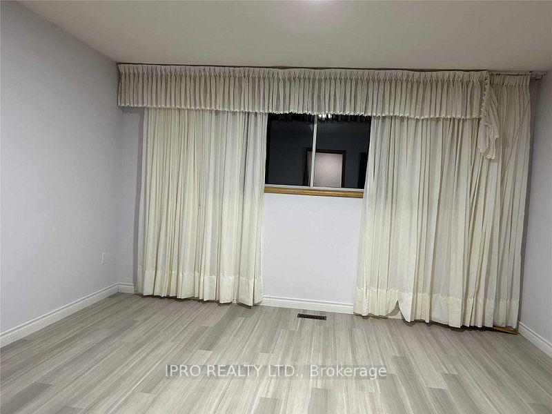 Photo 8 of Unit -Upper, 7 Capri Crescent, Hamilton, Stoney Creek — HOMEH