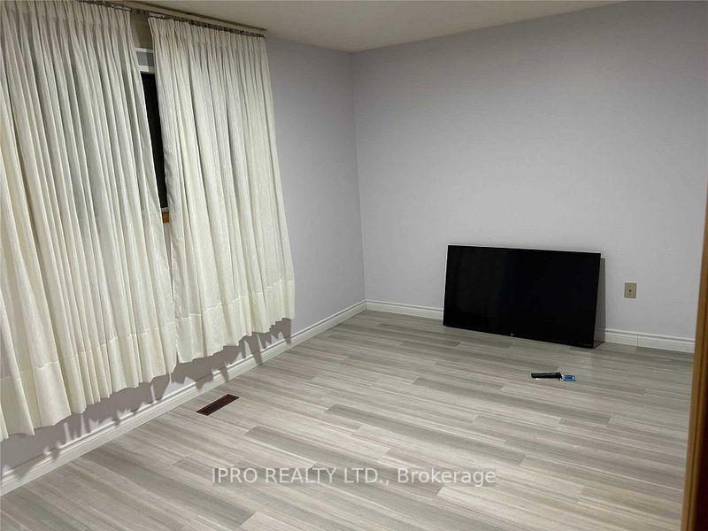 Photo 9 of Unit -Upper, 7 Capri Crescent, Hamilton, Stoney Creek — HOMEH