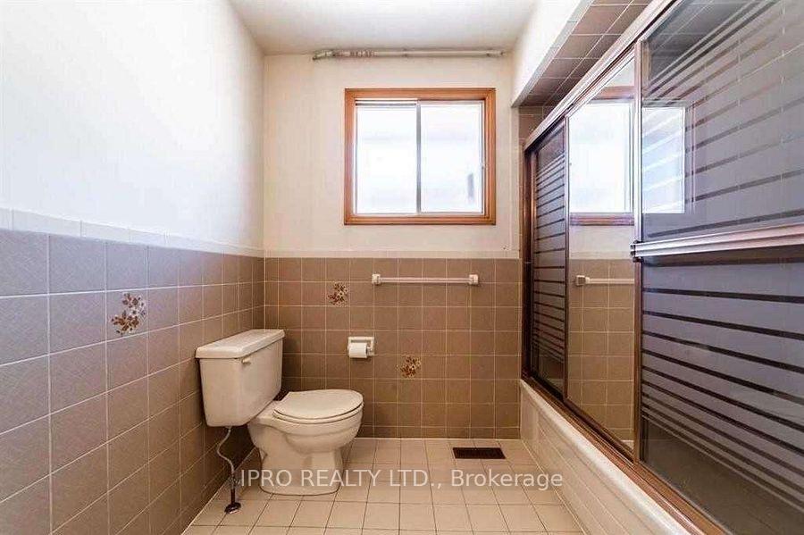 Photo 11 of Unit -Upper, 7 Capri Crescent, Hamilton, Stoney Creek — HOMEH