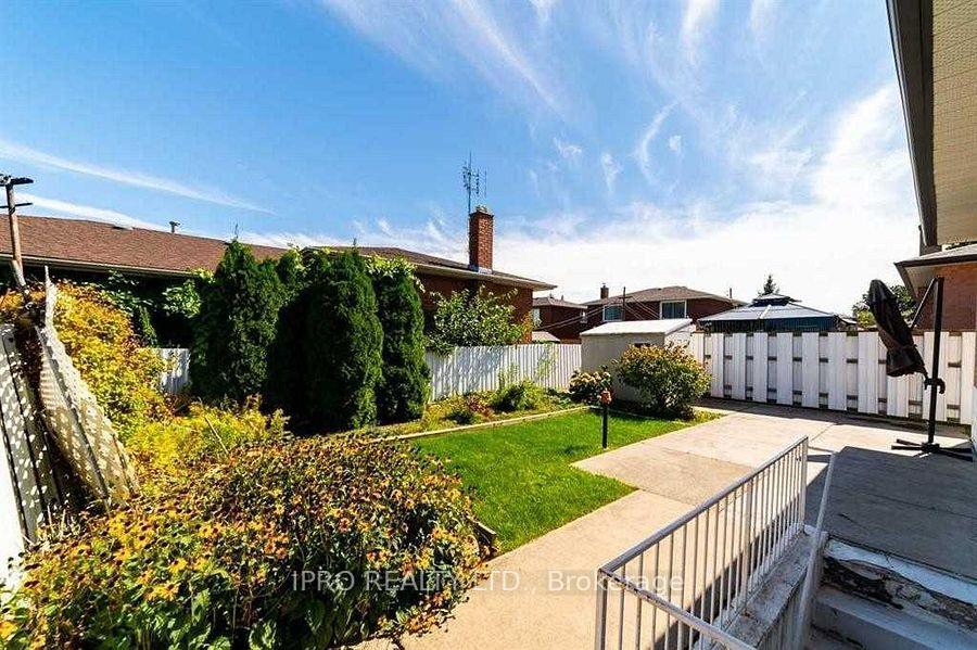Photo 15 of Unit -Upper, 7 Capri Crescent, Hamilton, Stoney Creek — HOMEH