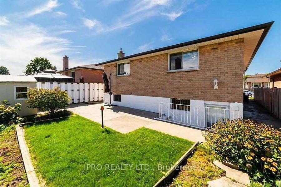 Photo 16 of Unit -Upper, 7 Capri Crescent, Hamilton, Stoney Creek — HOMEH