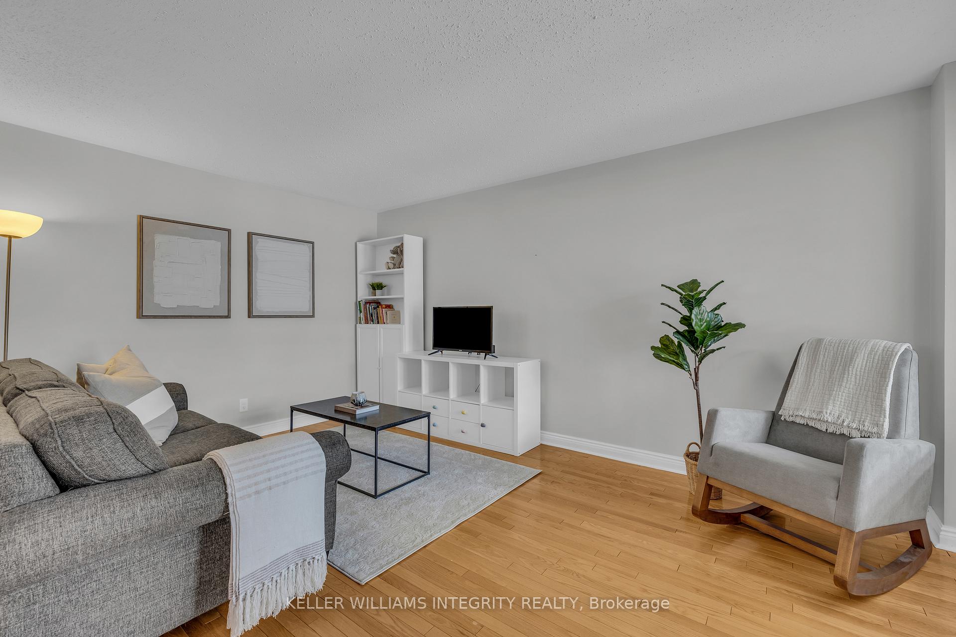 Photo 14 of 61 Shearer Crescent, Ottawa, Kanata - Katimavik — HOMEH