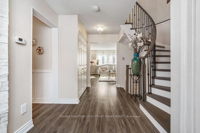 Photo 4 of 15 Redwood Lane, Markham, Unionville — HOMEH